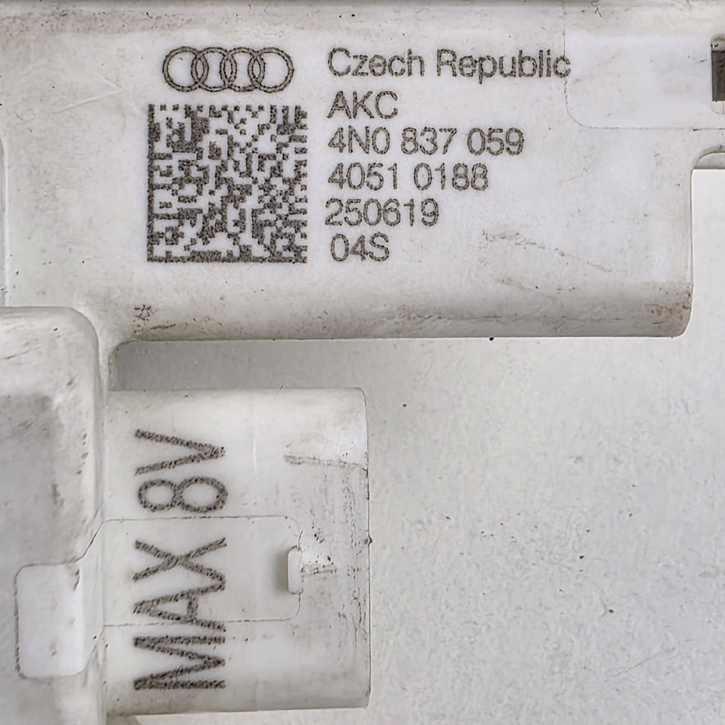 2020-2023 Audi Q8 Door Lock Actuator Motor Drive Unit 4N0837059