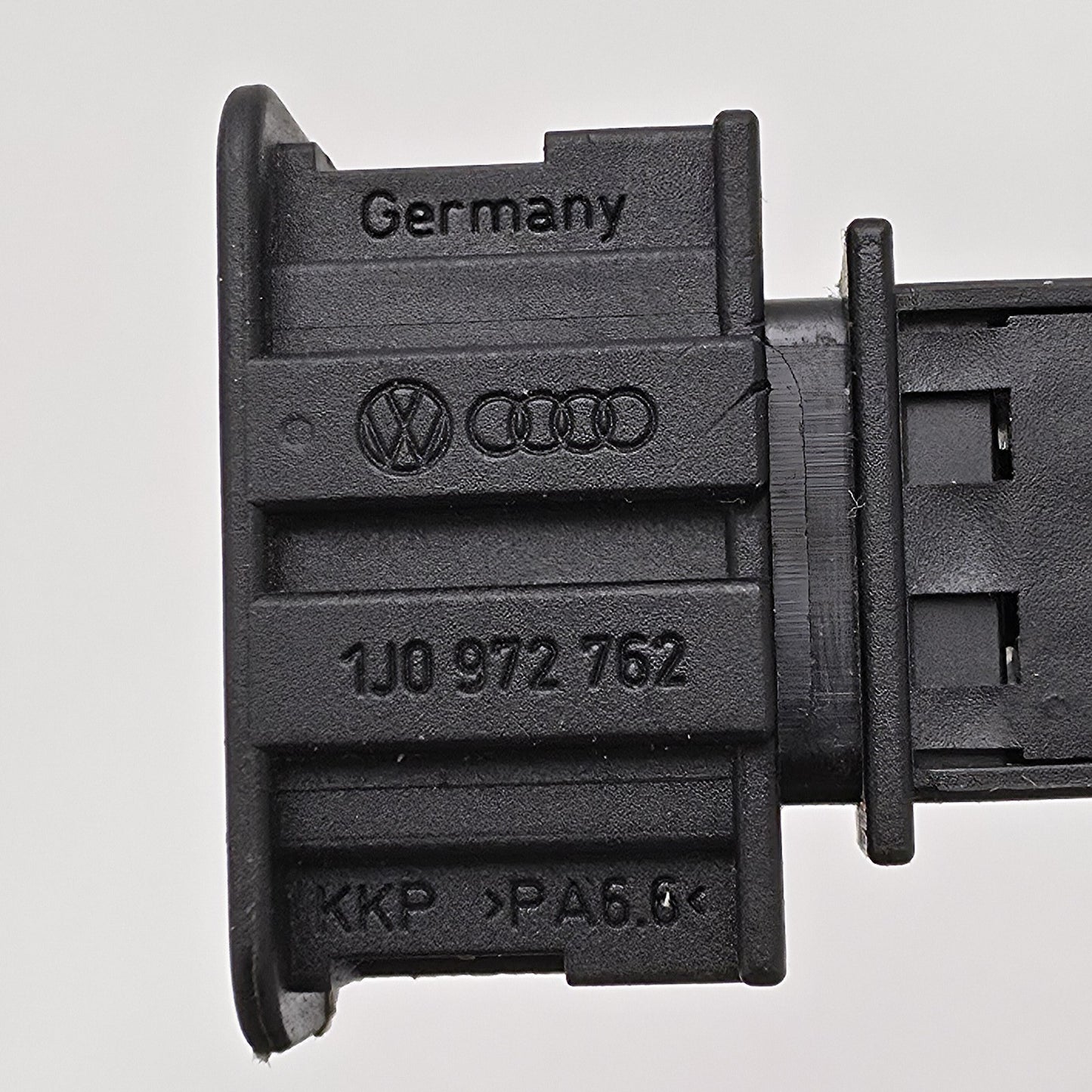 2003 Volkswagen Beetle 12 volt accessory power outlet (rear) 3C0919299