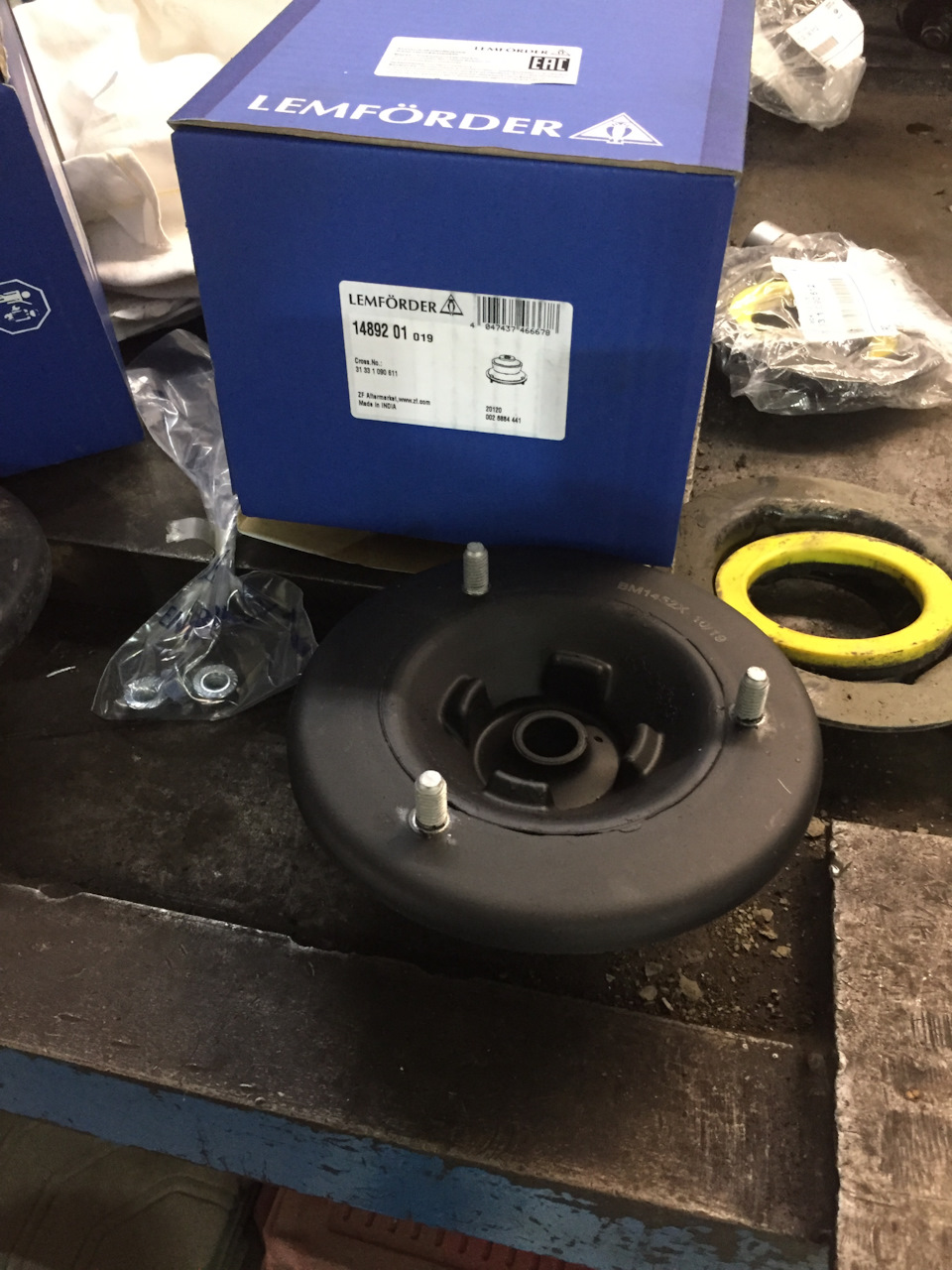 LEMFORDER | BMW Strut Mount (E38) - Lemforder 1489201 | OE 31331090611 | Fits BMW 7 Series