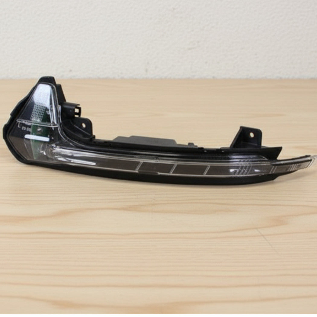 2014 Audi A6 Left Mirror Turn Signal Light Assembly Used OEM 4G5949101