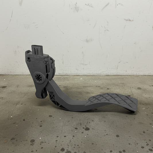 2012–2018 Audi A6 Accelerator Pedal Assembly / Sensor Used OEM 8K1723523A