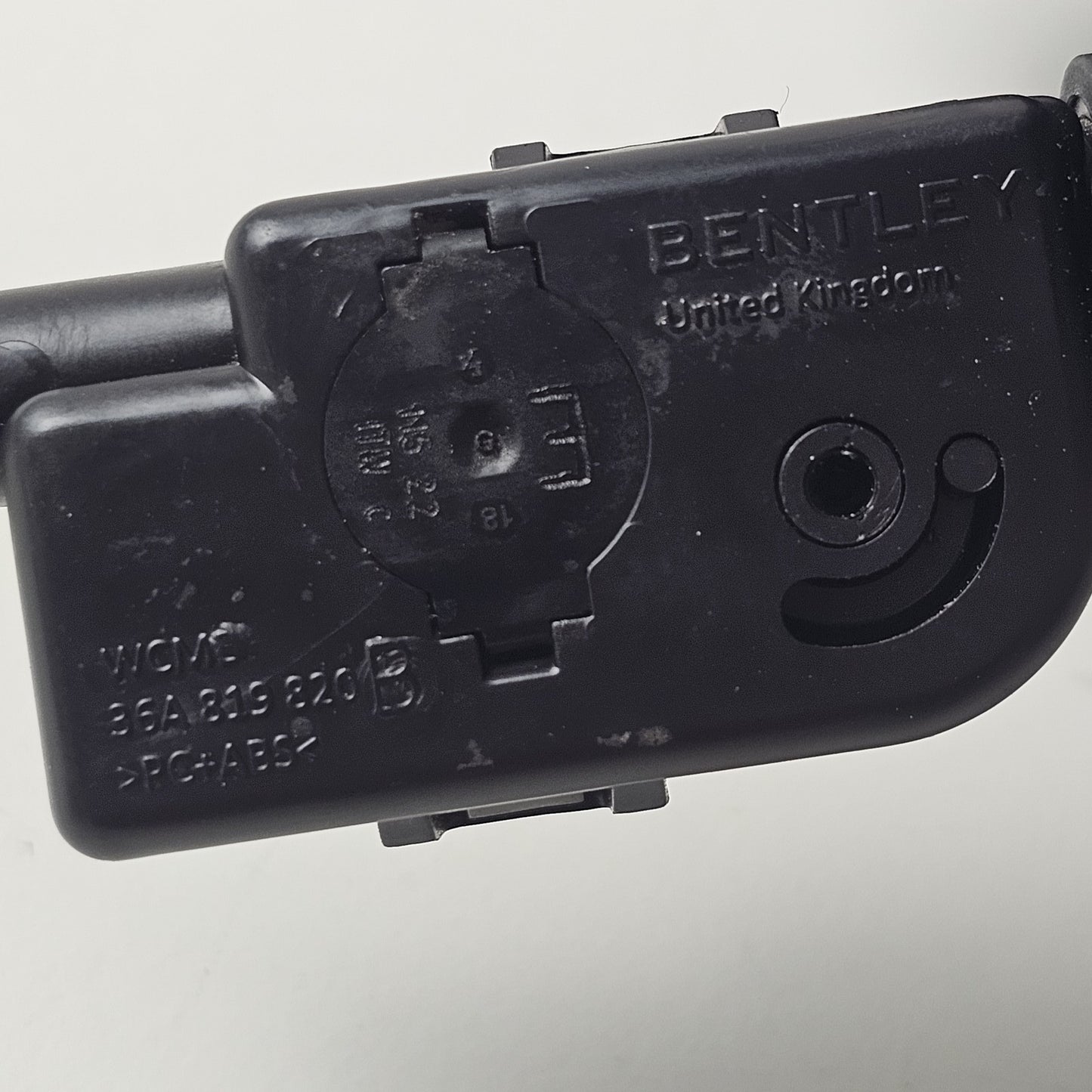 2015-2020 Bentley Bentayga REAR HEATER VENTS WITH SURROUND TRIM 36A853261