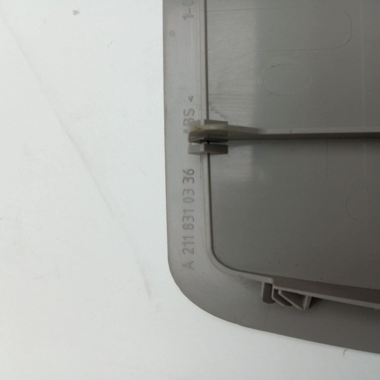2003-2006 Mercedes-Benz E500 REAR AIR VENT BAFFLE FLOOR TRIM A2118310336