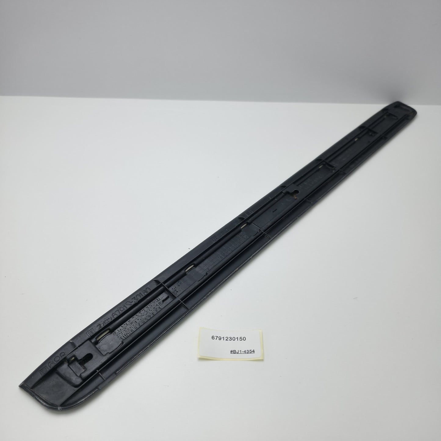 1998-2005 Lexus GS300 FRONT DOOR SCUFF PLATE OUTSIDE LH 6791230150