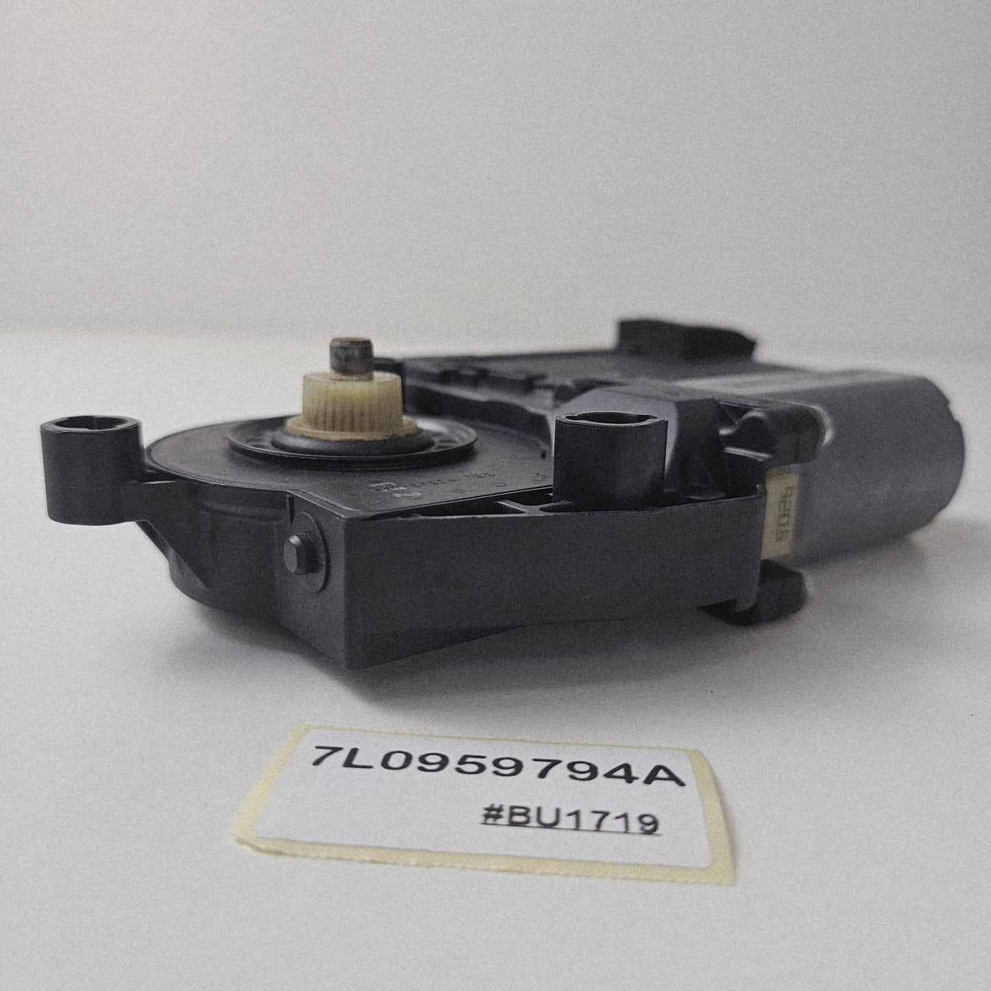2003-2010 Porsche Cayenne Rear Door Window Motor 7L0959794A