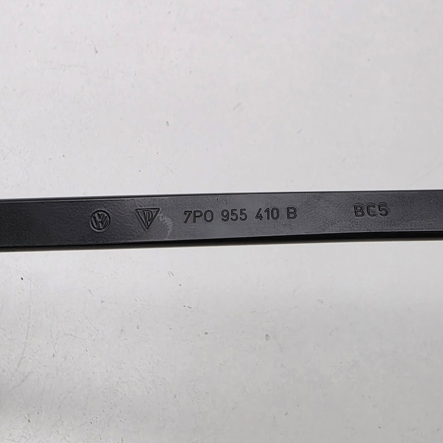 2011-2018 Porsche Cayenne Front Right Wiper Arm 7P0955410B