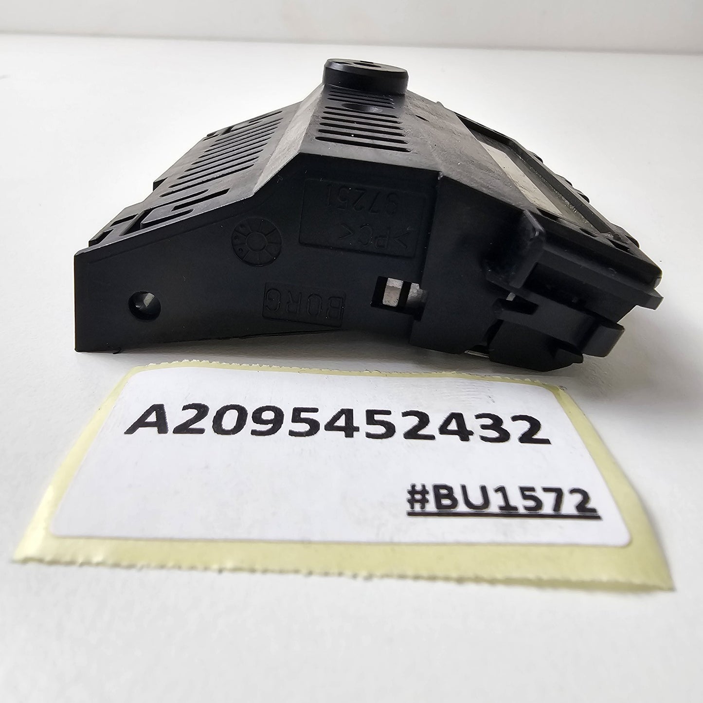 2004-2008 Mercedes-Benz W203 C-Class Parking Display Control Unit A2095452432