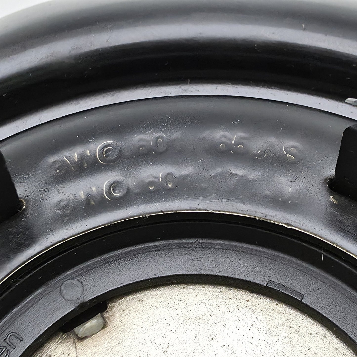 2019 Bentley Bentayga "B" WHEEL CENTER CAP 3Y0601162