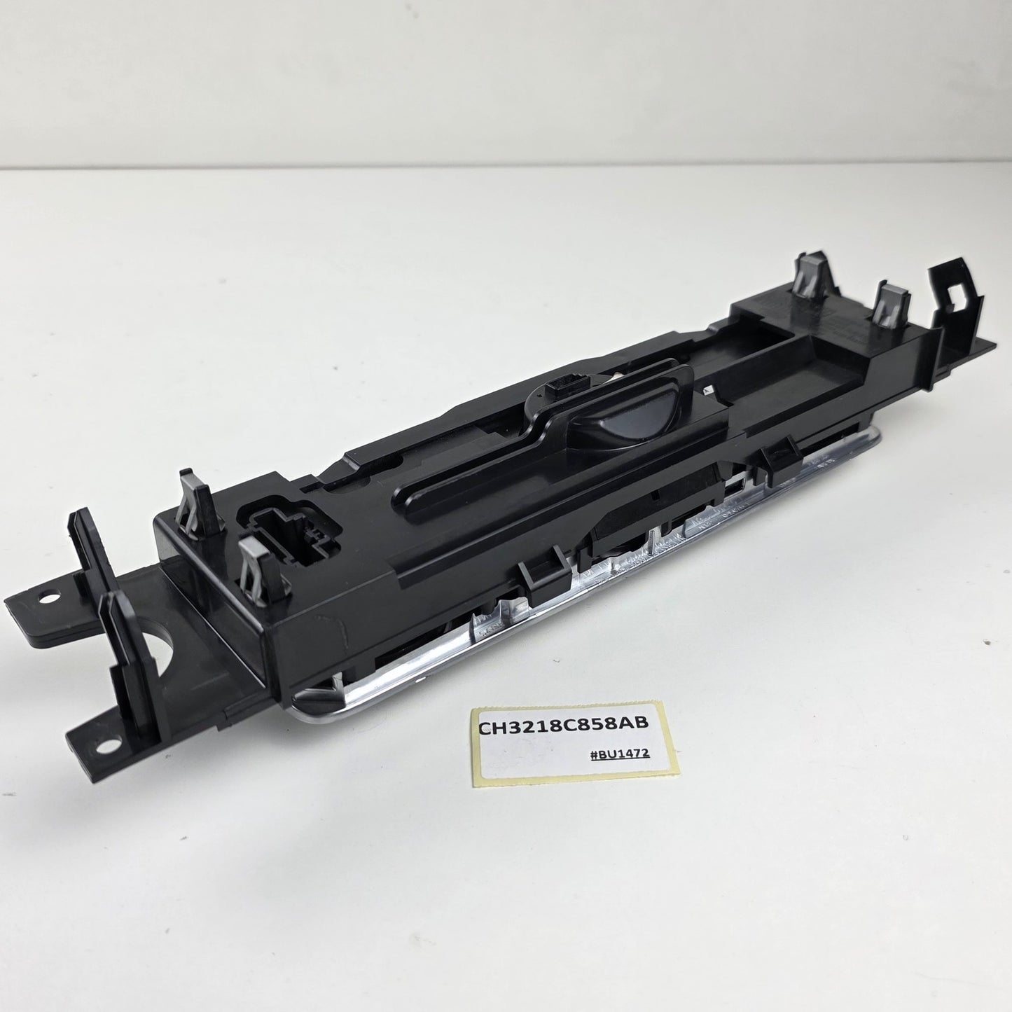 2005-2013 Range Rover Sport Control Panel Radio Navigation Clock CH3218C858AB