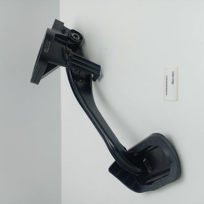 2011-2018 Mercedes-Benz B BRAKE PEDAL A2462920207