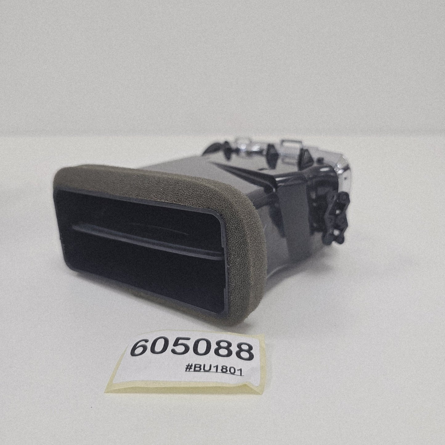2008-2014 Cadillac CTS-V Right Side Air Vent Assembly 605088