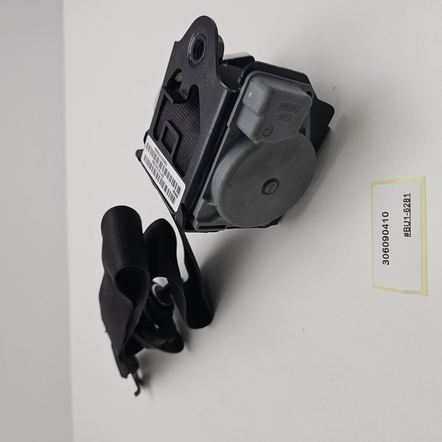 2008-2012 BMW X6 Front Seatbelt Retractor 306090410