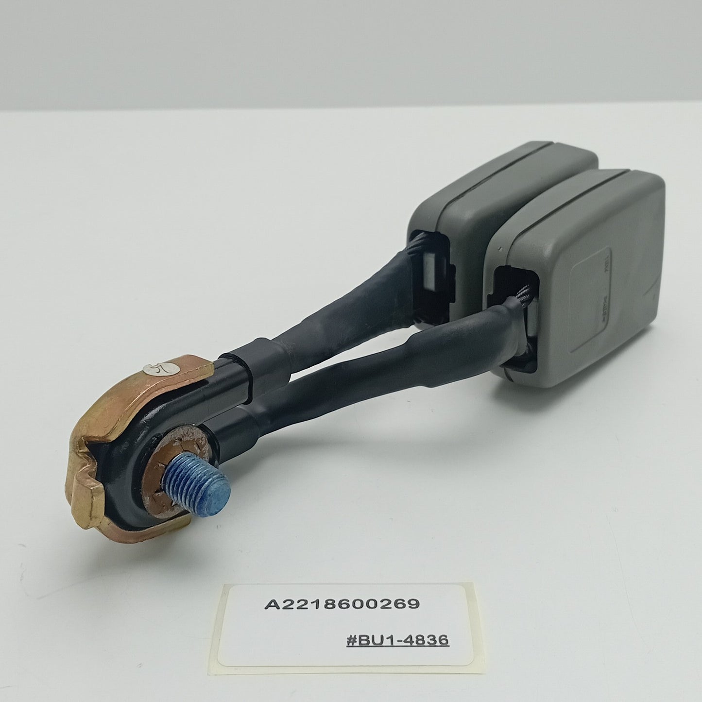 2005-2013 Mercedes-Benz W221 Rear Center Belt Lock A2218600269