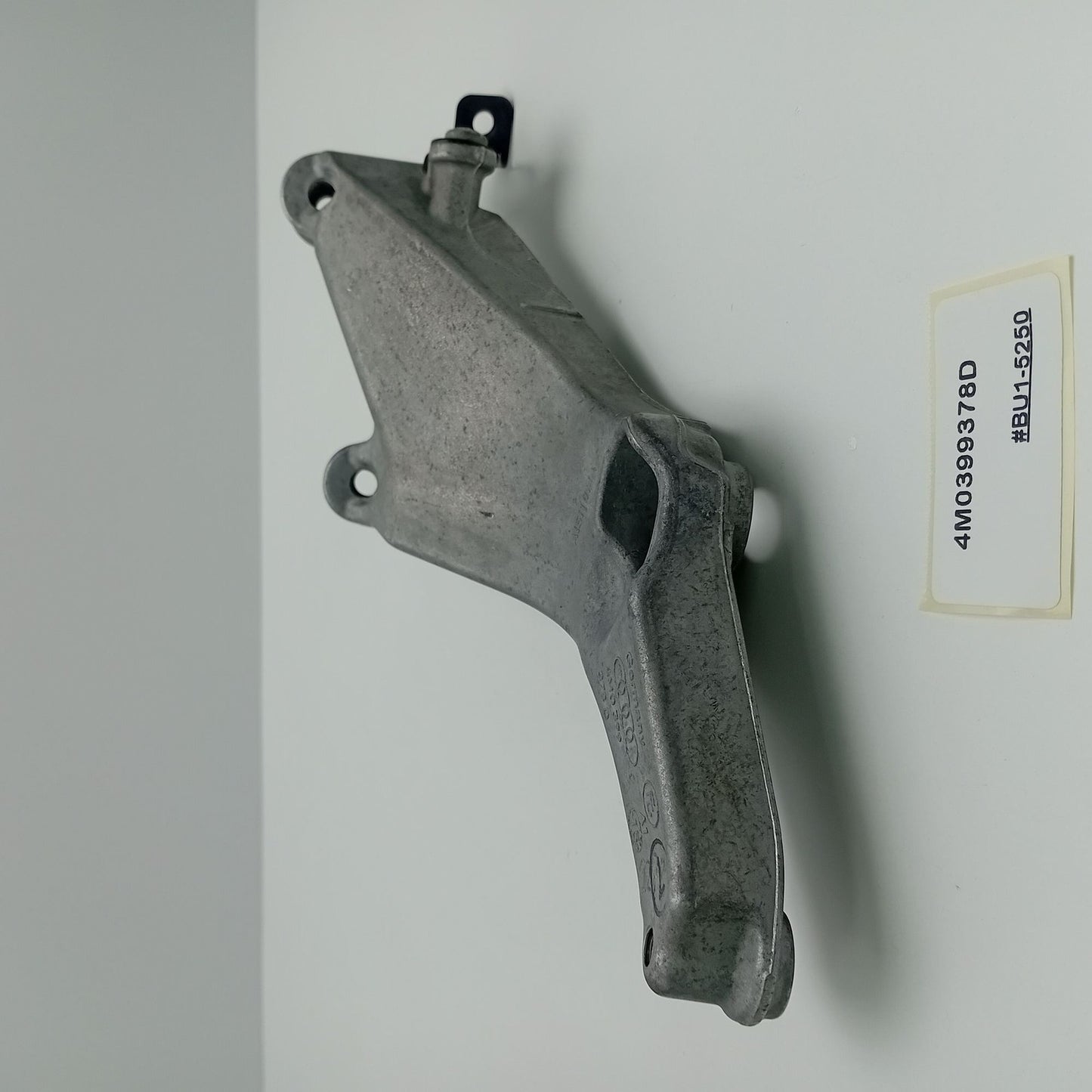 2015-2020 Bentley Bentayga Retaining Plate 4M0399378D