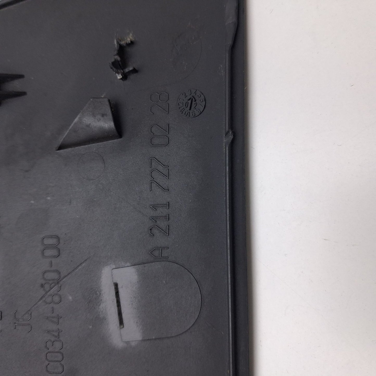 2006-2009 Mercedes-Benz E350 Front Right Door Armrest Cover Trim A2117270228
