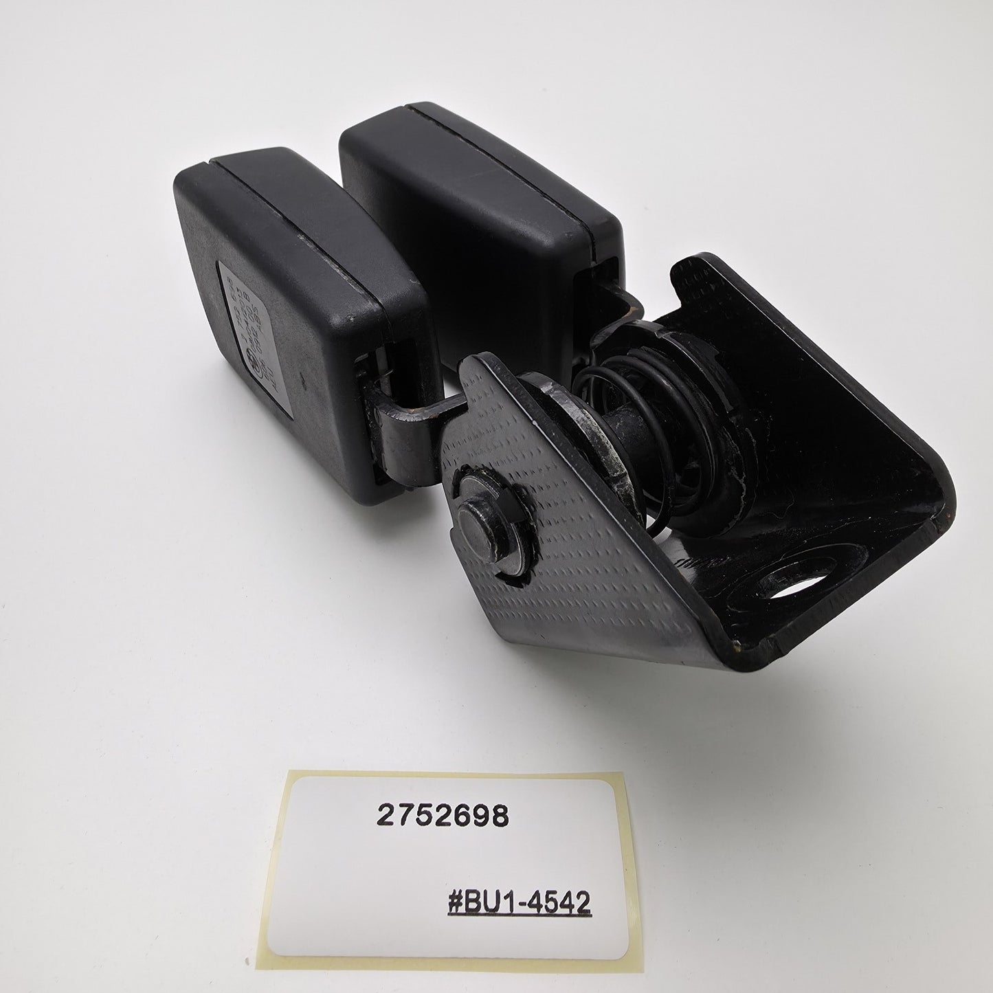 2011 MINI R56 REAR SEAT LOWER BELT CENTER BUCKLE 2752698