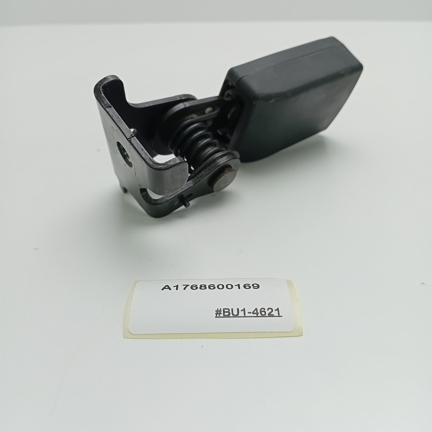 2014-2020 Mercedes-Benz GLA250 Rear Seat Belt Latch Buckle A1768600169