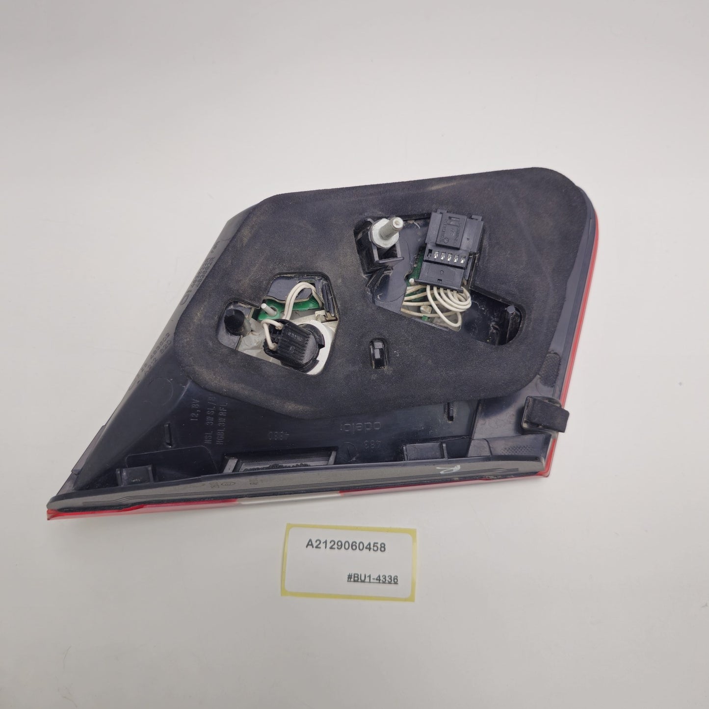2010-2013 Mercedes-Benz E350 REAR TAILLIGHT IN TRUNK RIGHT SIDE A2129060458