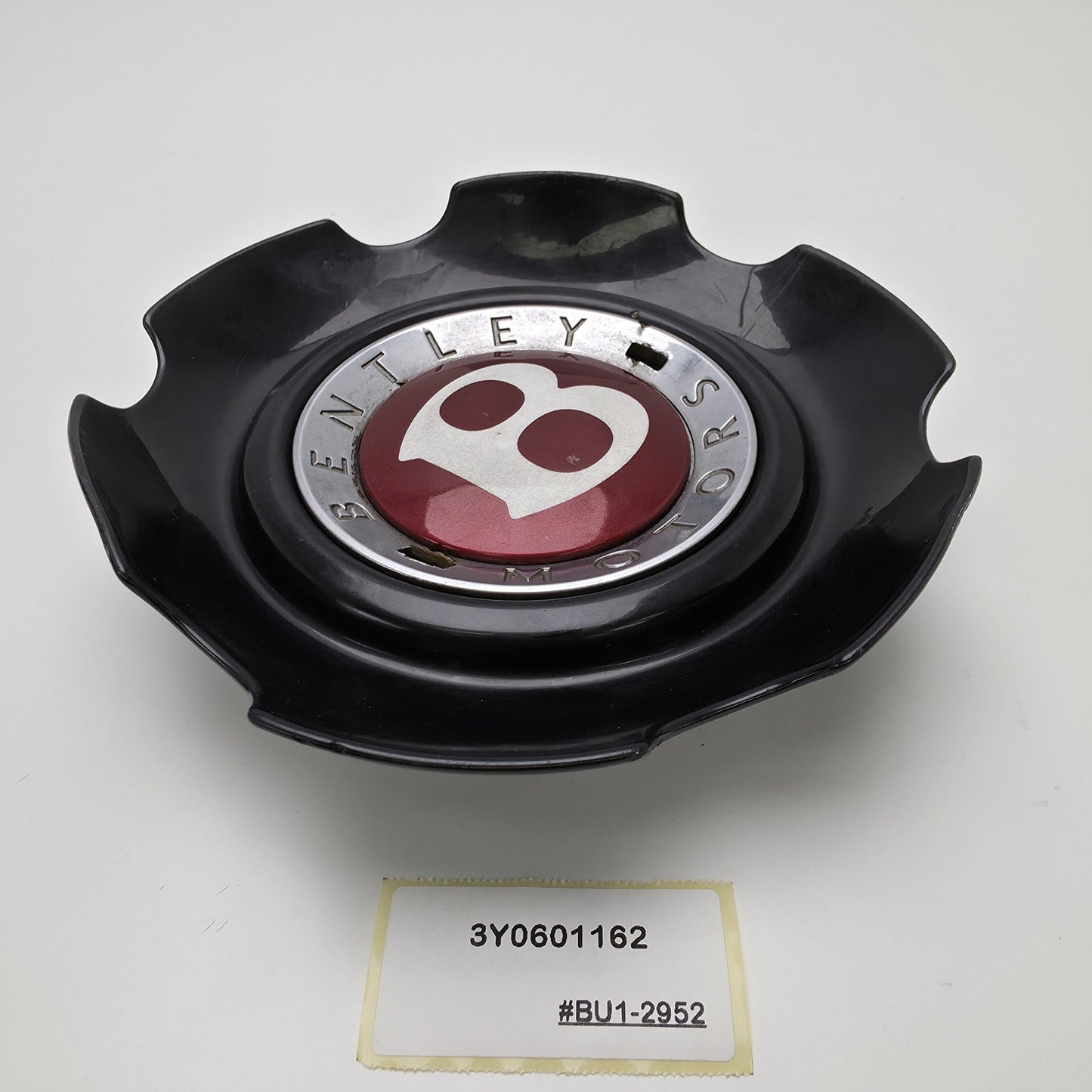 2019 Bentley Bentayga "B" WHEEL CENTER CAP 3Y0601162