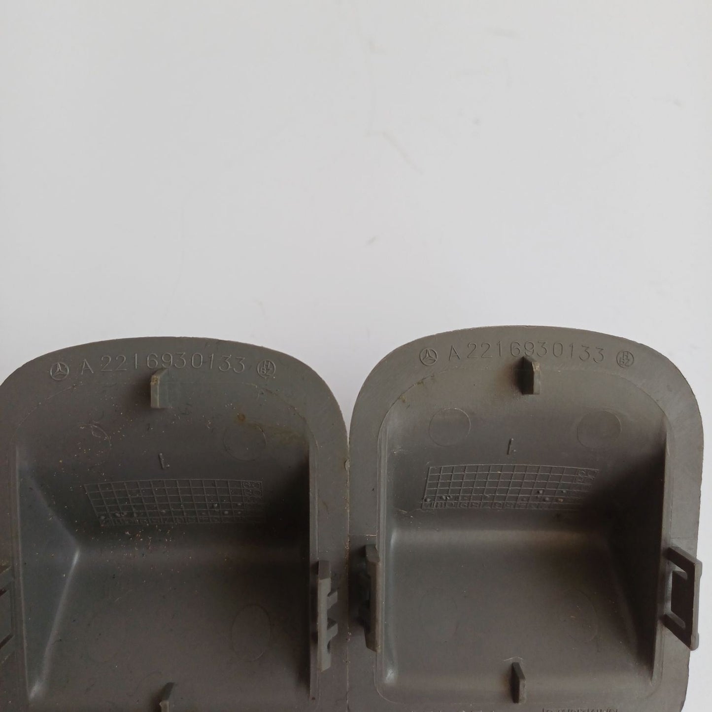 2007-2013 Mercedes-Benz S550 Rear Child Seat Isofix Anchor Cover A2216930133