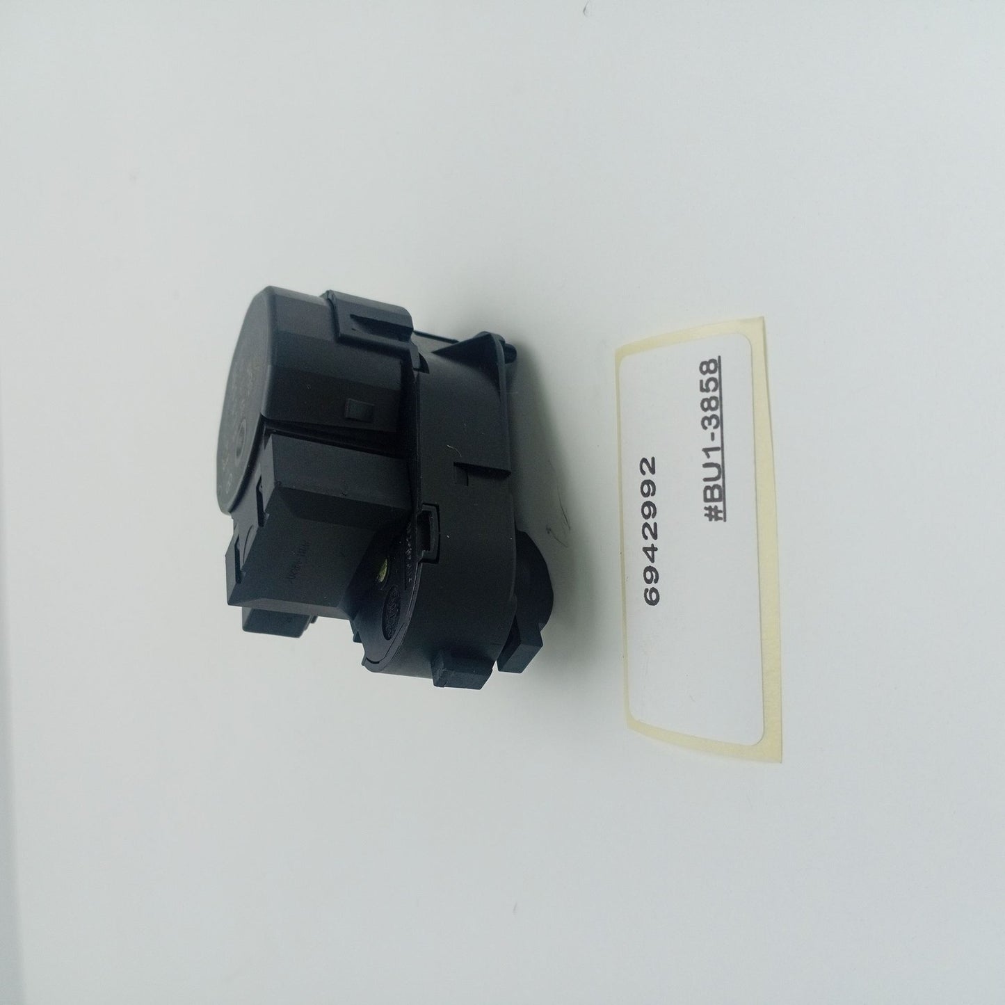 2004-2010 BMW E61 Right Footwell Flap Actuator 6942992