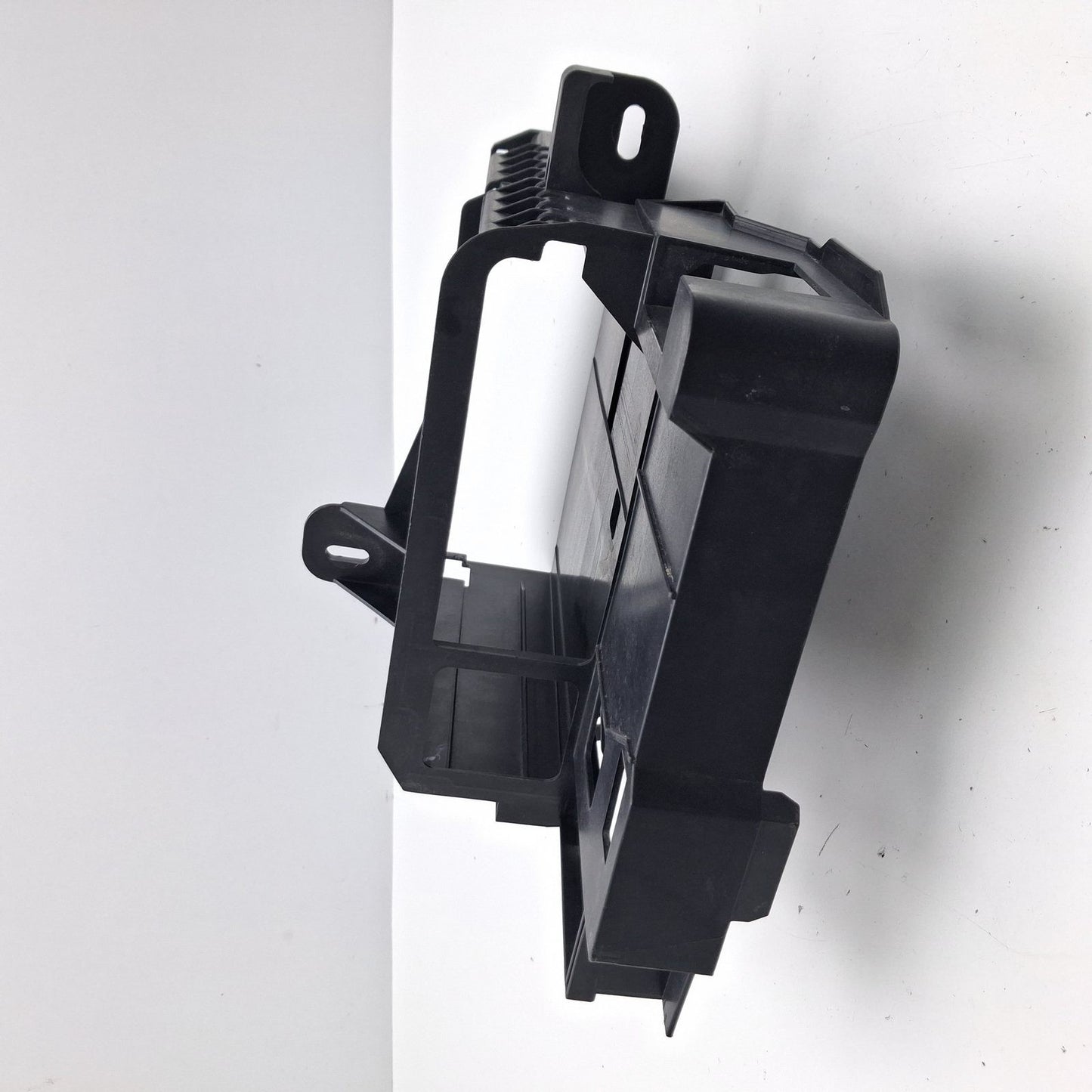 2009-2017 Audi Q5 Rear Parking Aid Control Module Bracket 8R0035209B