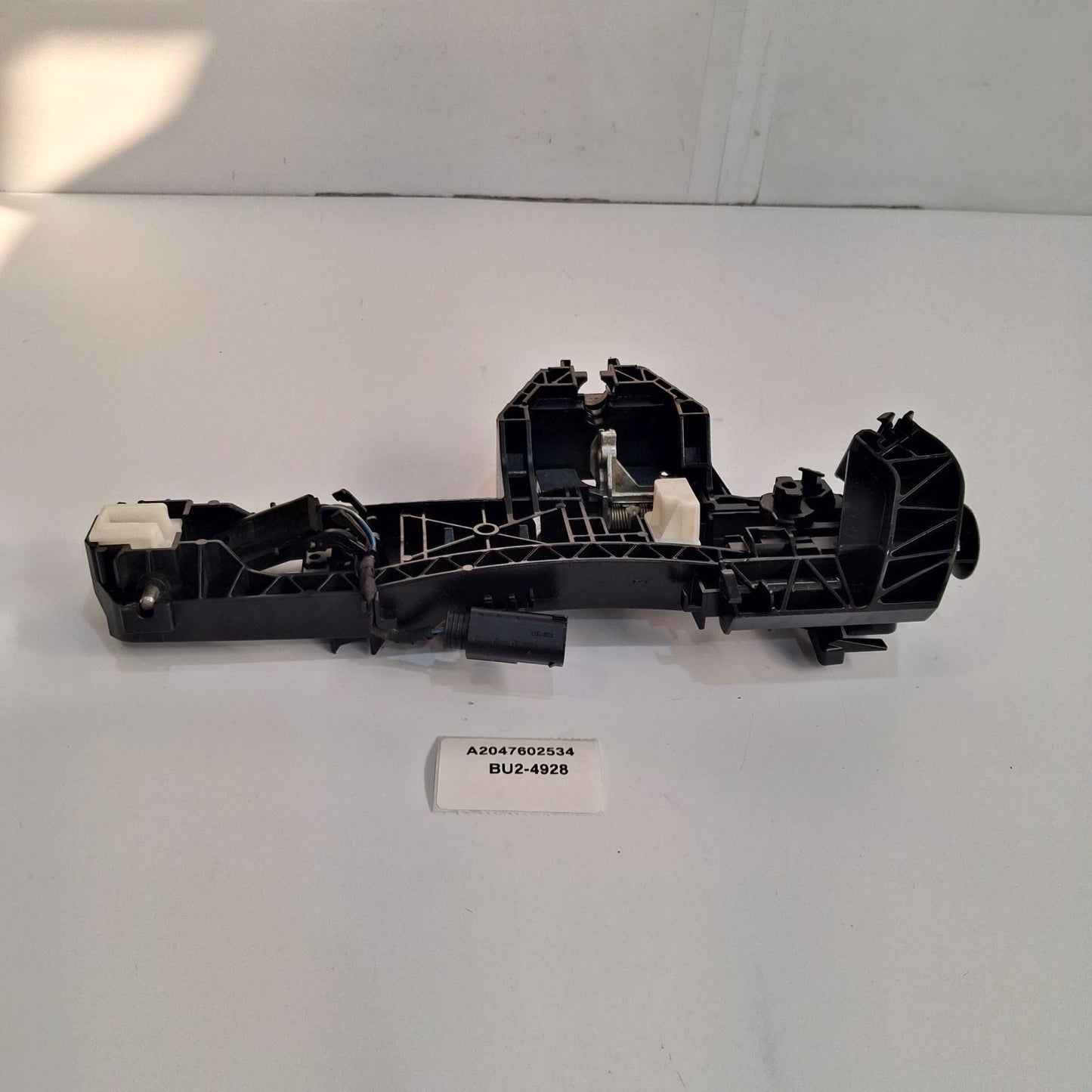 2017-2019 Mercedes-Benz GLS450 Rear Left Door Handle Bracket A2047602534