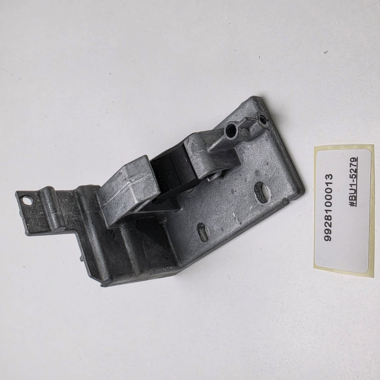2013-2018 BMW X5 Parcel Shelf Load Cover Mount Bracket 9928100013