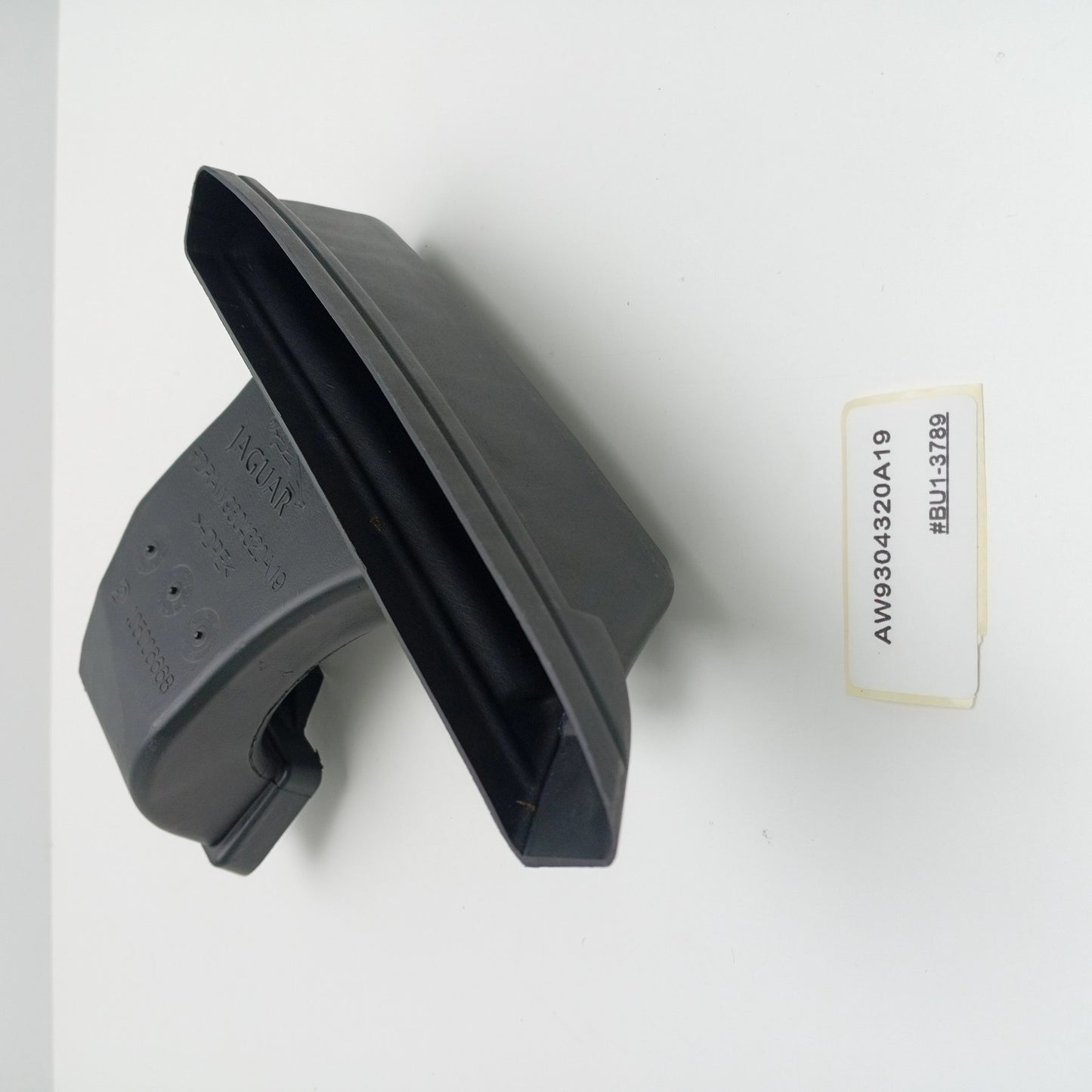 2009-2019 Jaguar XJ X351 CONSOLE AIR INTAKE AW9304320A19