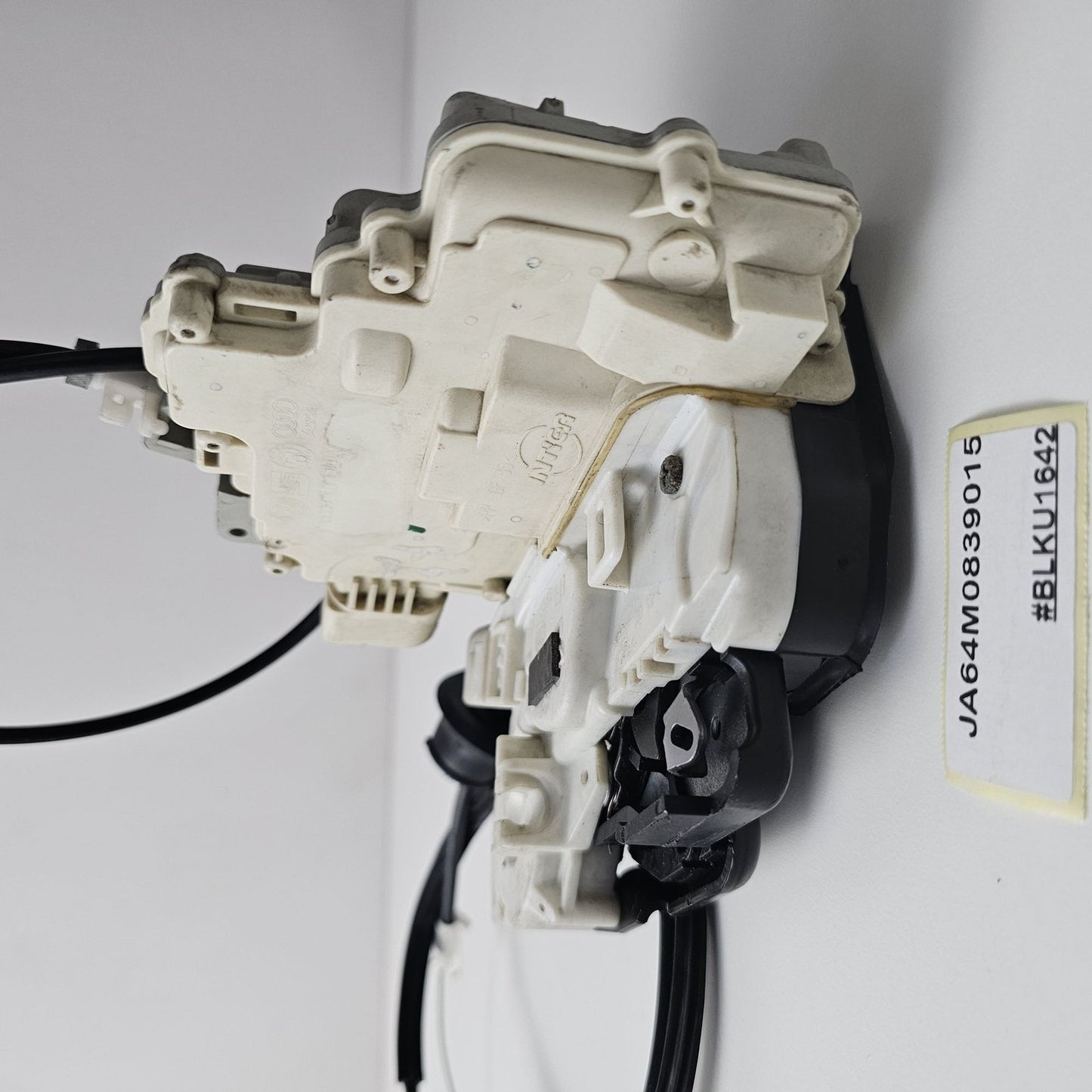 2016-2020 Bentley Bentayga DOOR LOCK LATCH ACTUATOR 4M0839015