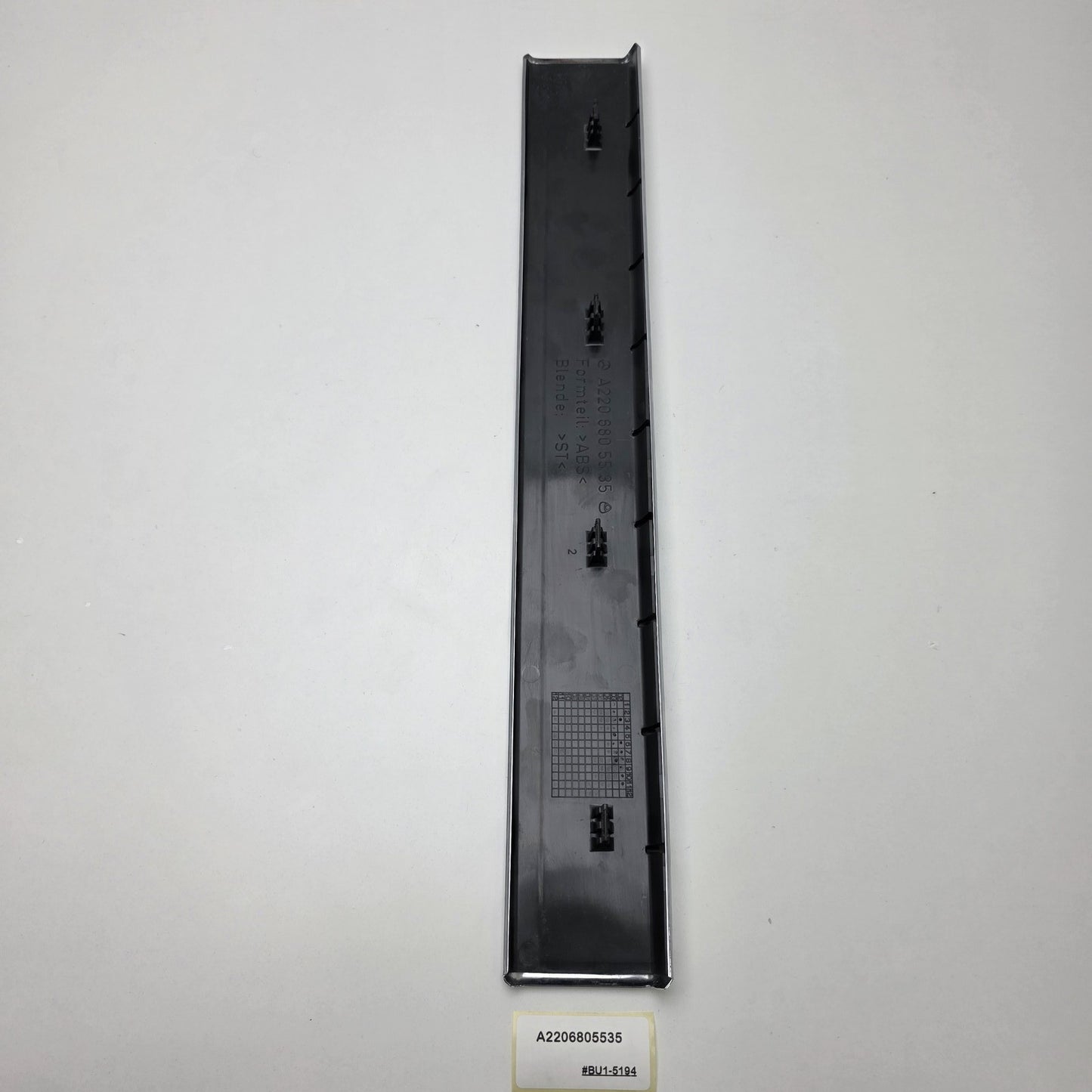 1998-2005 Mercedes-Benz W220 Front Door Sill Trim Cover A2206805535