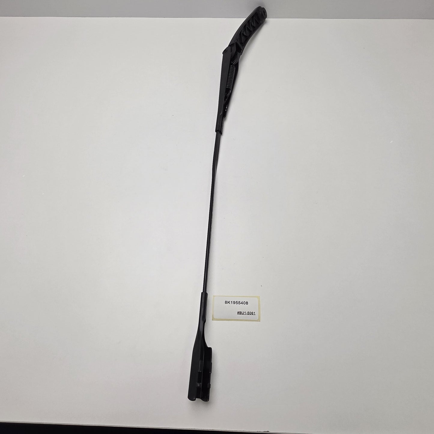 2009-2016 Audi S5 RIGHT WINDSHIELD WIPER ARM 8K1955408