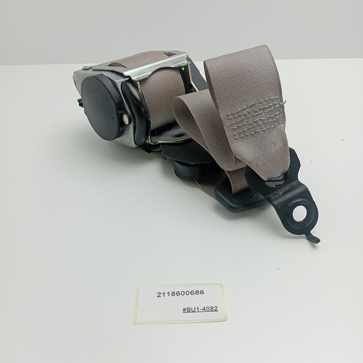 2003-2006 Mercedes-Benz W211 Front Right Passenger Seat Belt 2118600686