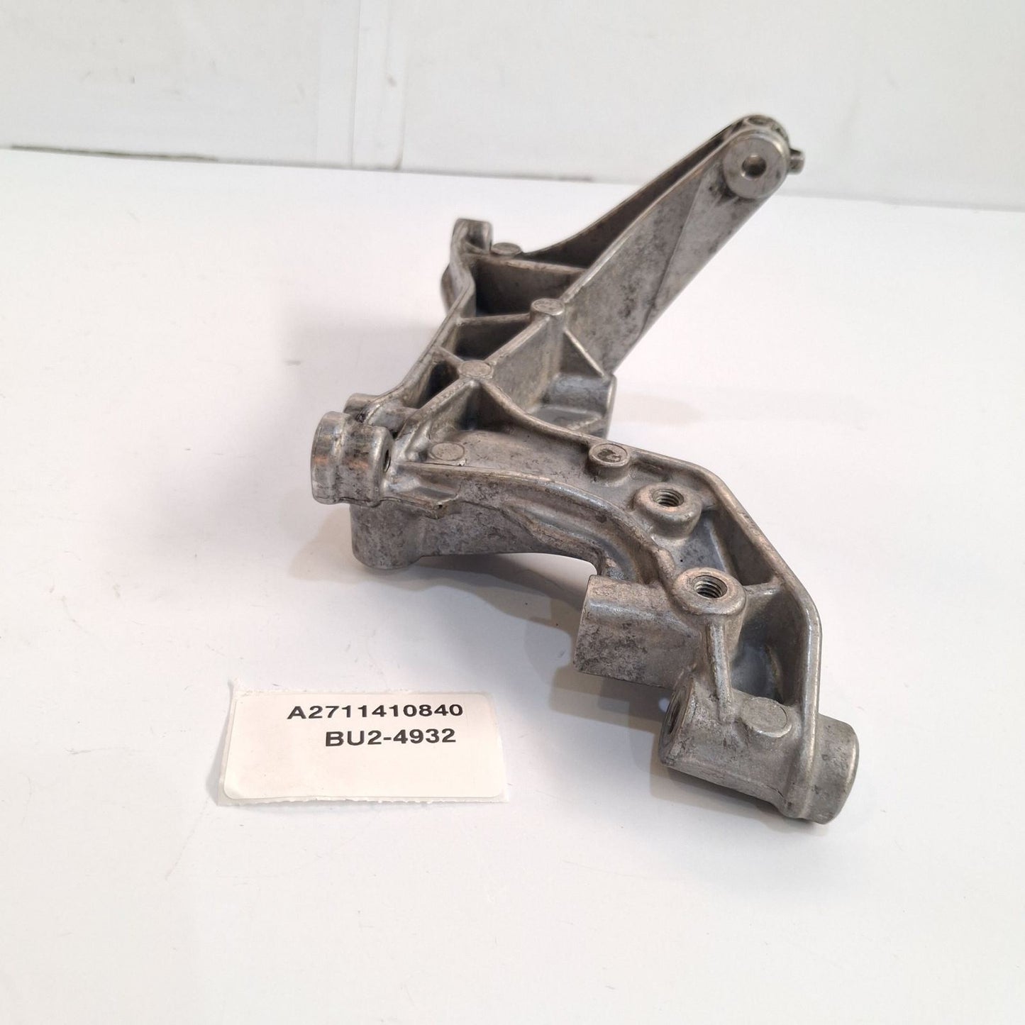 2007 Mercedes-Benz W204 EGR Valve Mount Bracket A2711410840