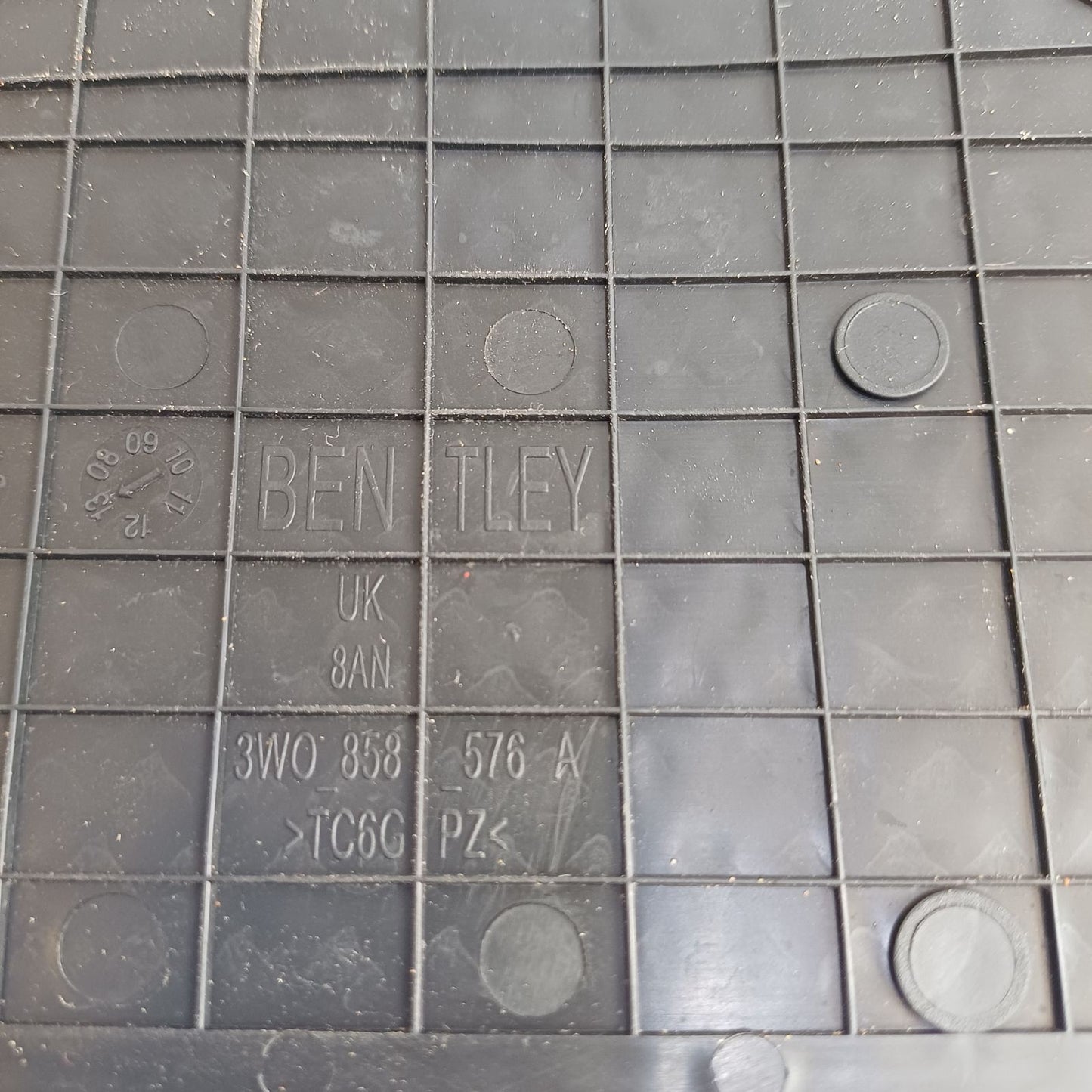 2014-2017 Bentley Continental Antislip Mat Storage Container 3W0858576