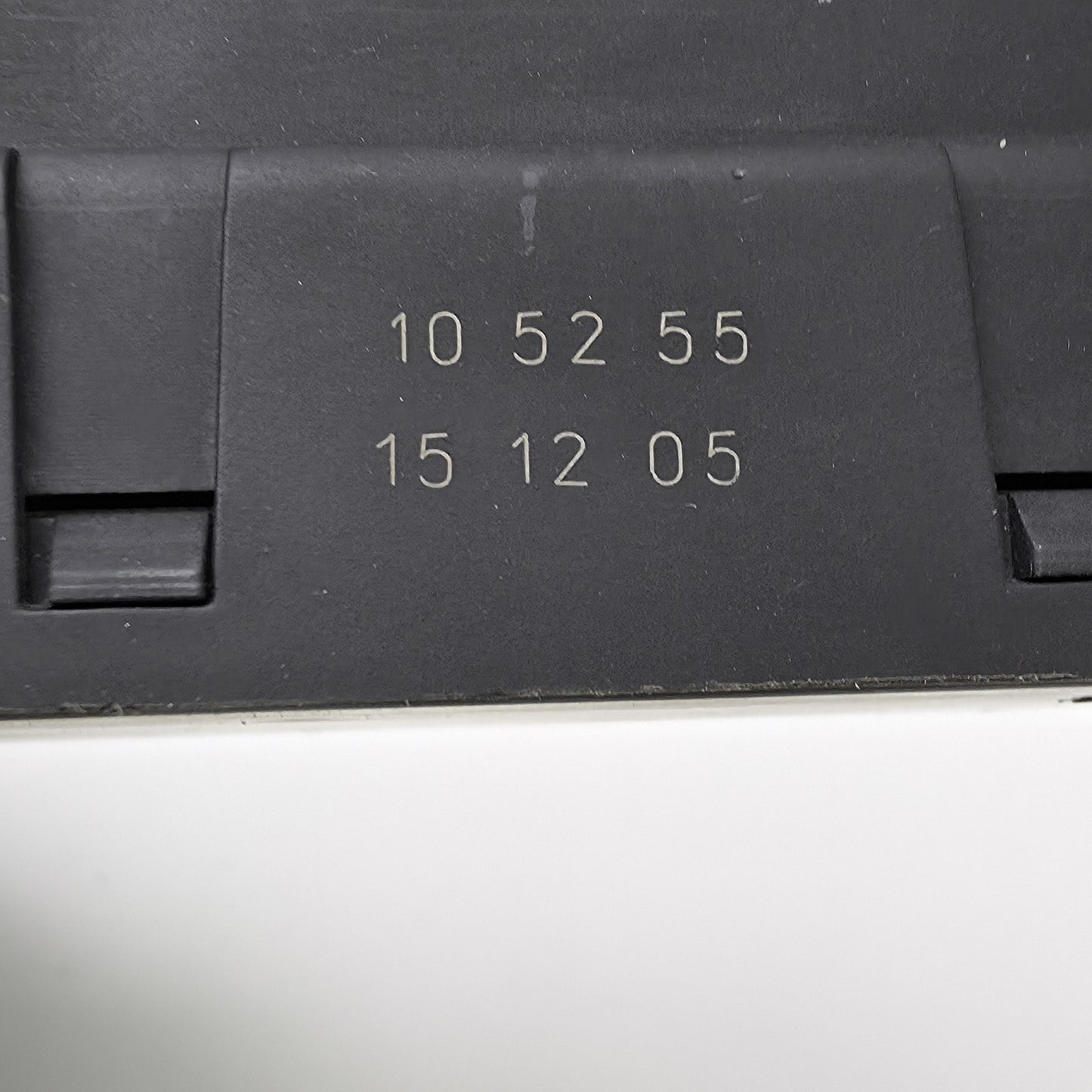 2007-2008 BMW 645ci REAR POWER FUSE BOX RELAY 6906618