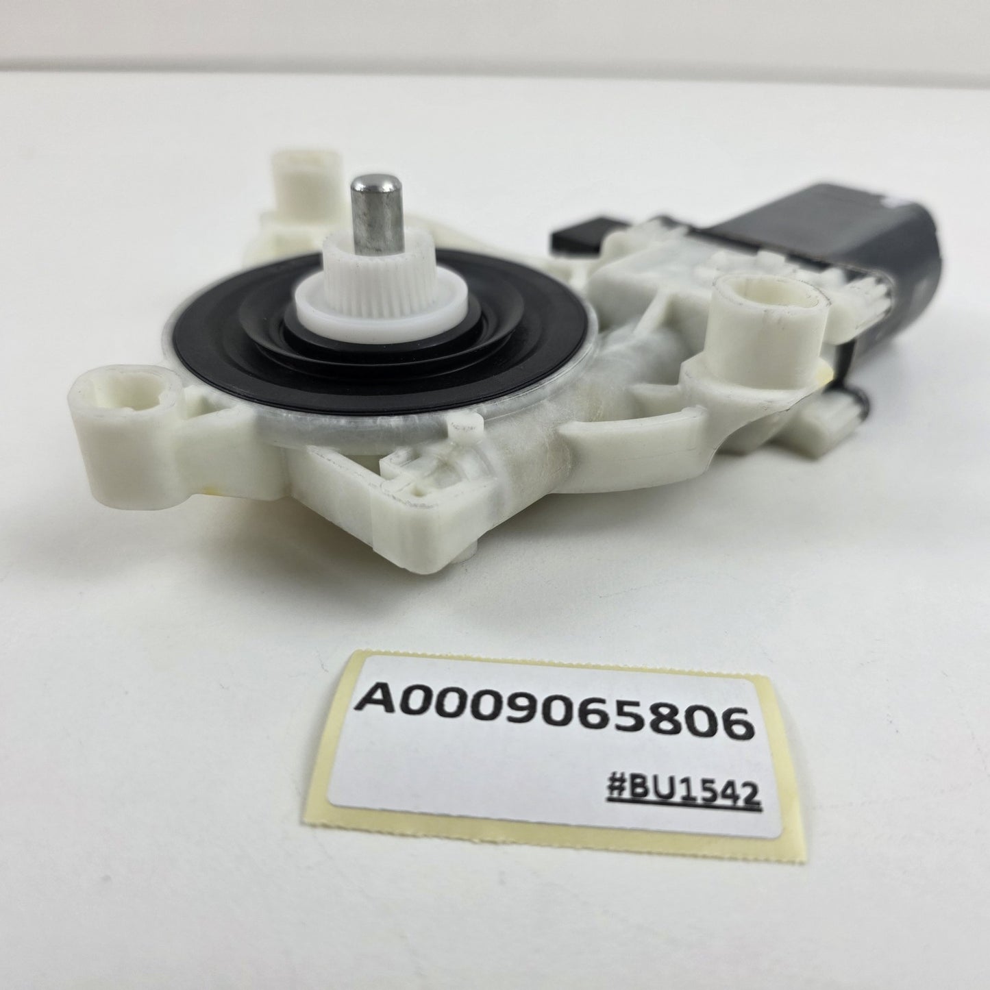 2018-2020 Mercedes-Benz GLB Front Left Door Window Regulator Motor A0009065806