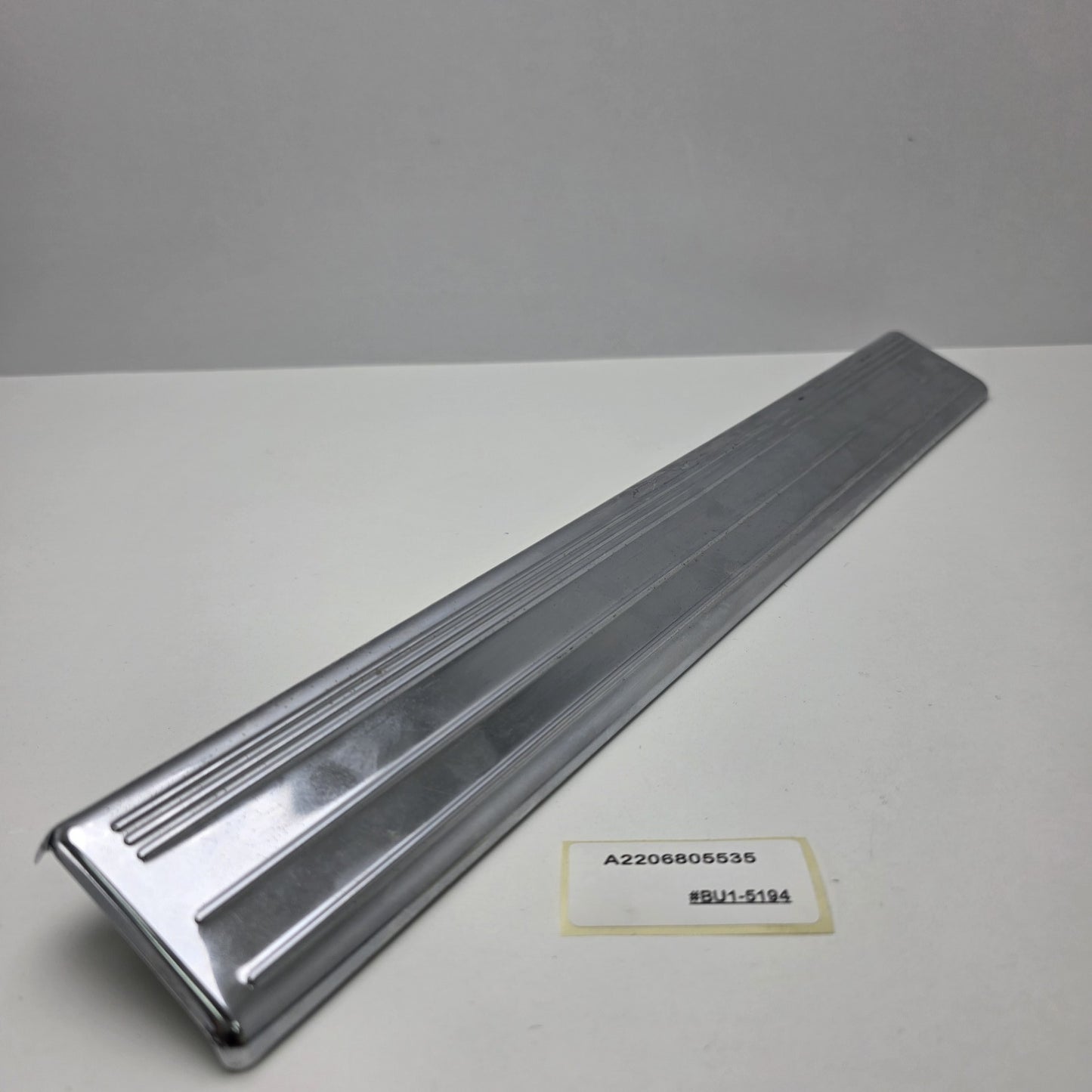 1998-2005 Mercedes-Benz W220 Front Door Sill Trim Cover A2206805535