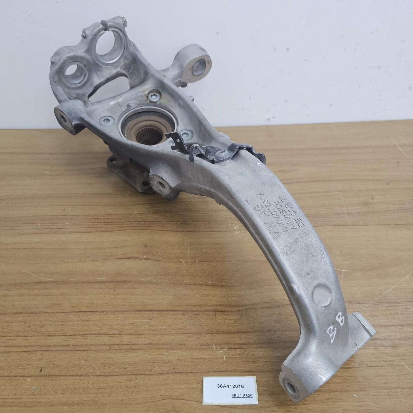 2017-2020 Bentley Bentayga Front Right Spindle Knuckle Wheel Hub 36A412018