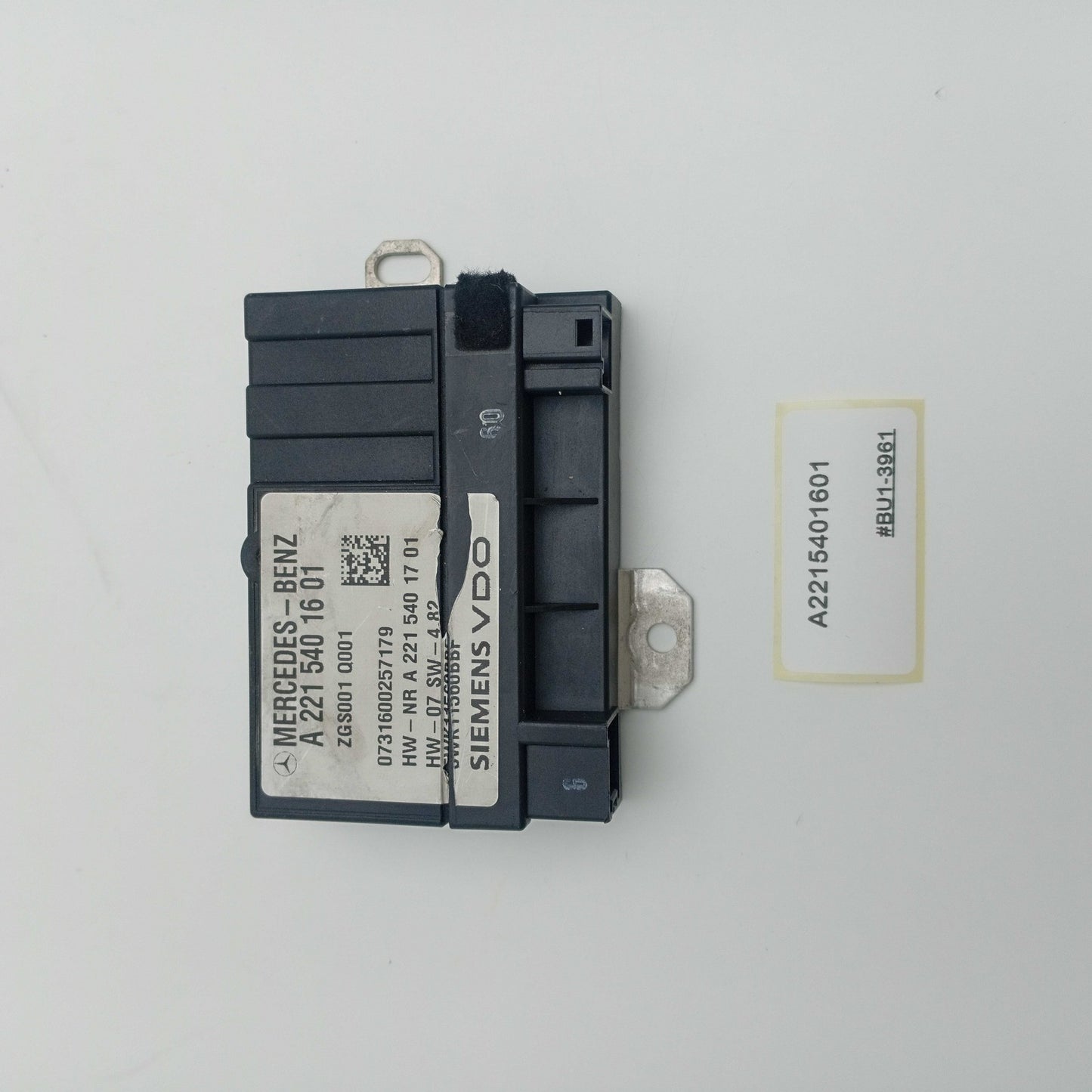 2007-2014 Mercedes-Benz C-Class FUEL PUMP CONTROL UNIT A2215401601