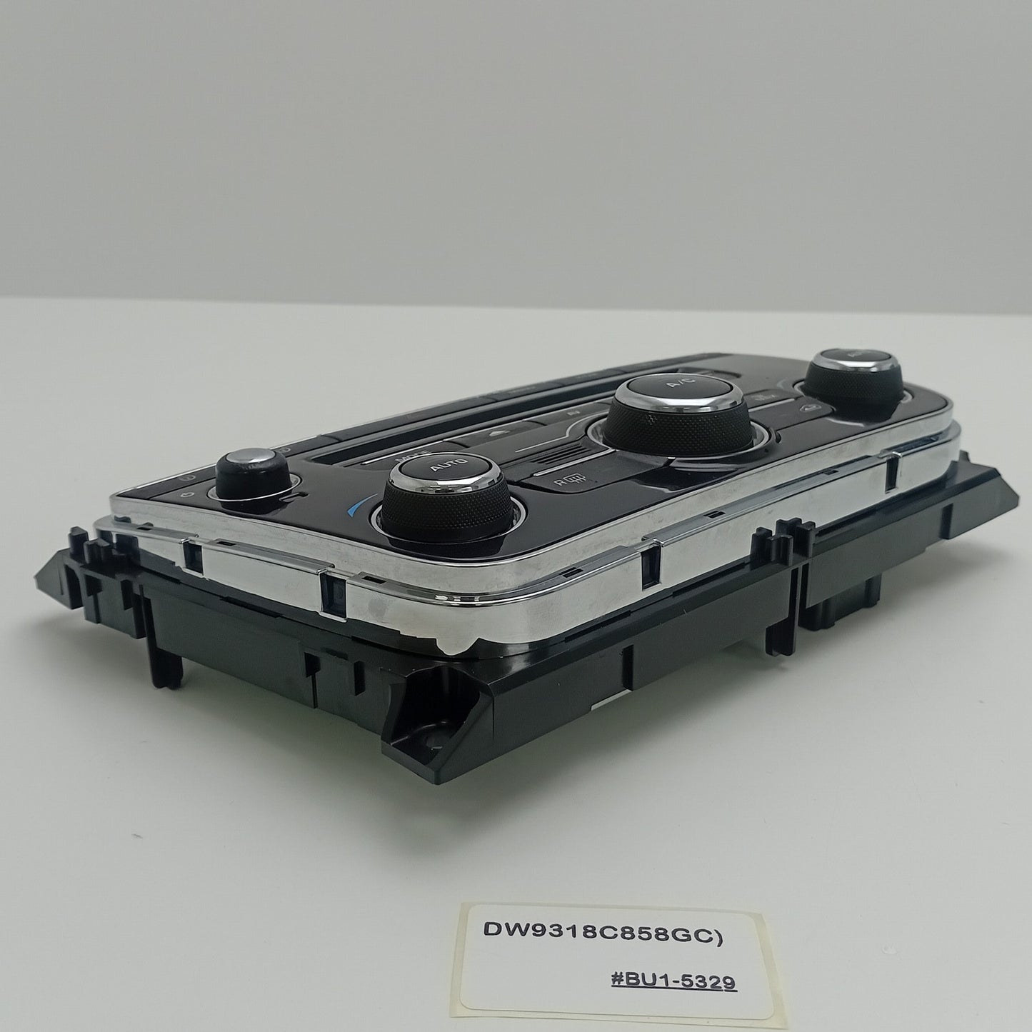 2013-2017 Jaguar XJ Radio Audio Equipment DW9318C858GC