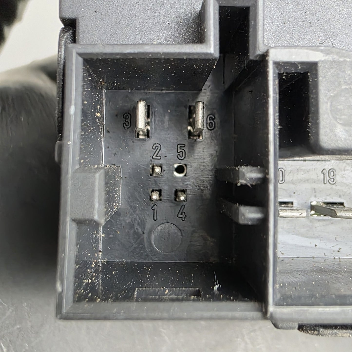 2004-2015 Audi Q5 Rear Door Power Window Control Module 4F0959795M