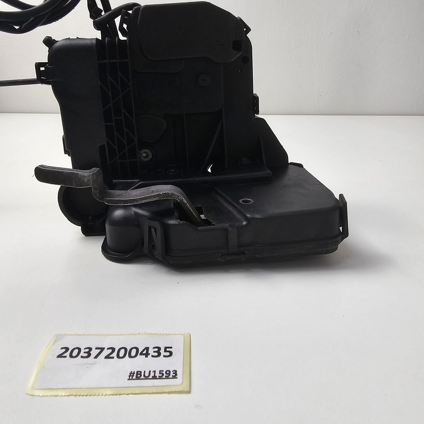 2001-2007 Mercedes-Benz C240 Door Lock Actuator Motor Front Right 2037200435