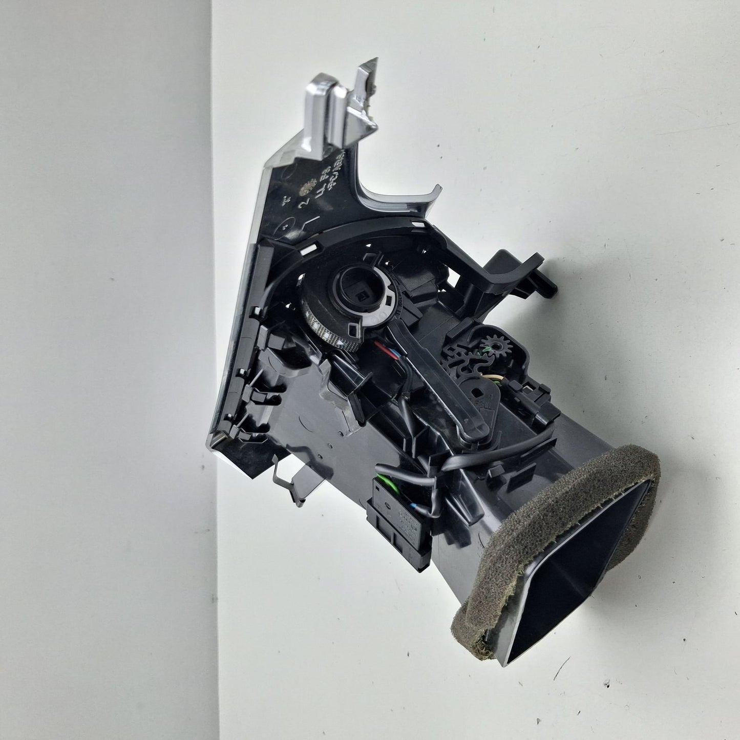 2012-2017 Audi A6 Front Left Dashboard Vent 9025700L Used