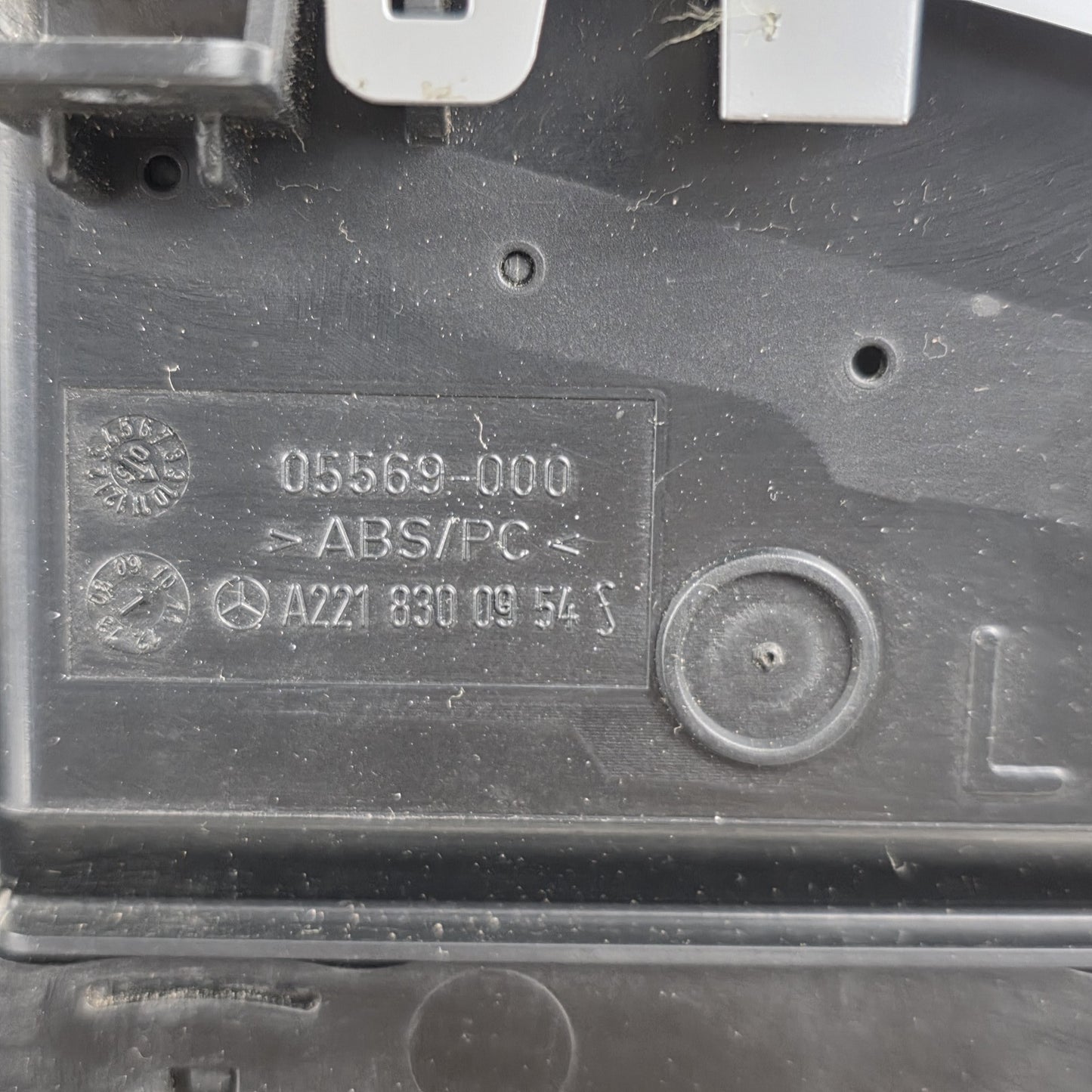 2005-2013 Mercedes-Benz S-Class W221 Center Air Vent A2218300954