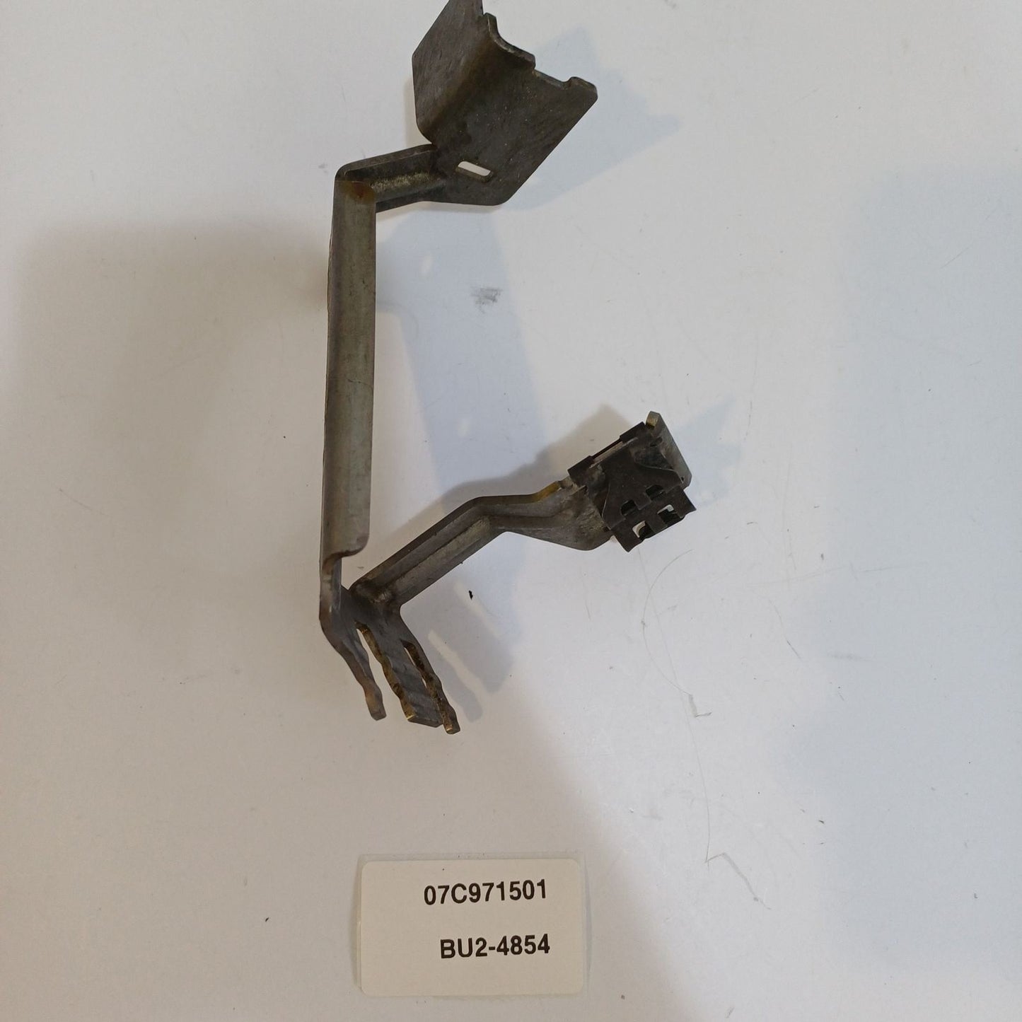 2007-2010 Volkswagen Touareg Left Engine Mount Bracket Support 07C971501