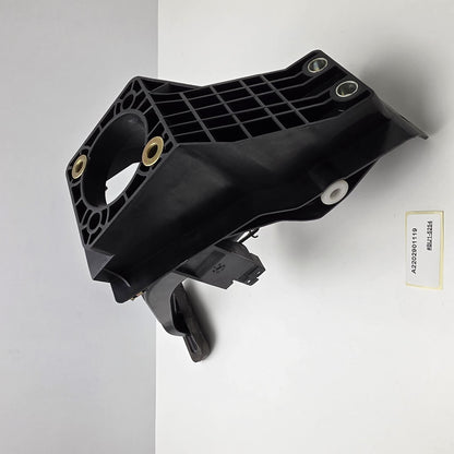 2003-2006 Mercedes-Benz S430 Brake Pedal Assembly A2202901119