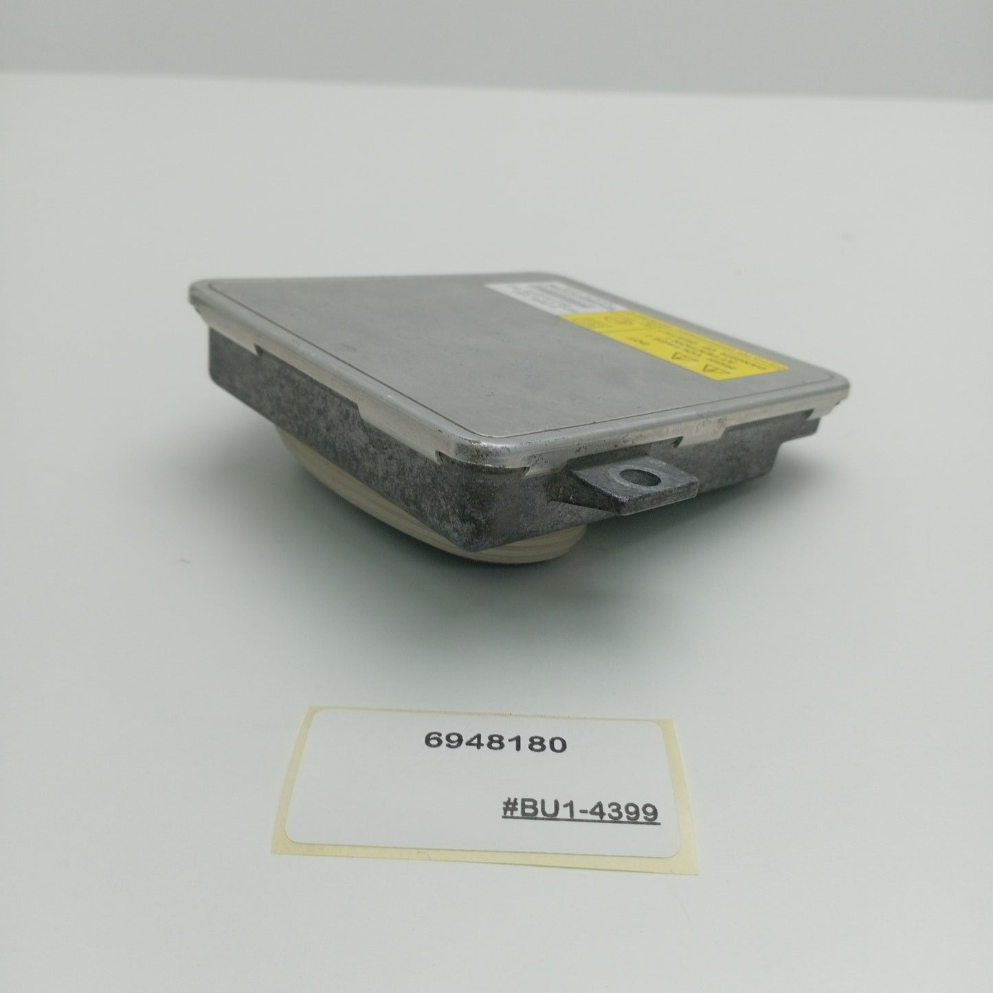 2006-2009 Volvo V70 Xenon HID Headlight Ballast 6948180