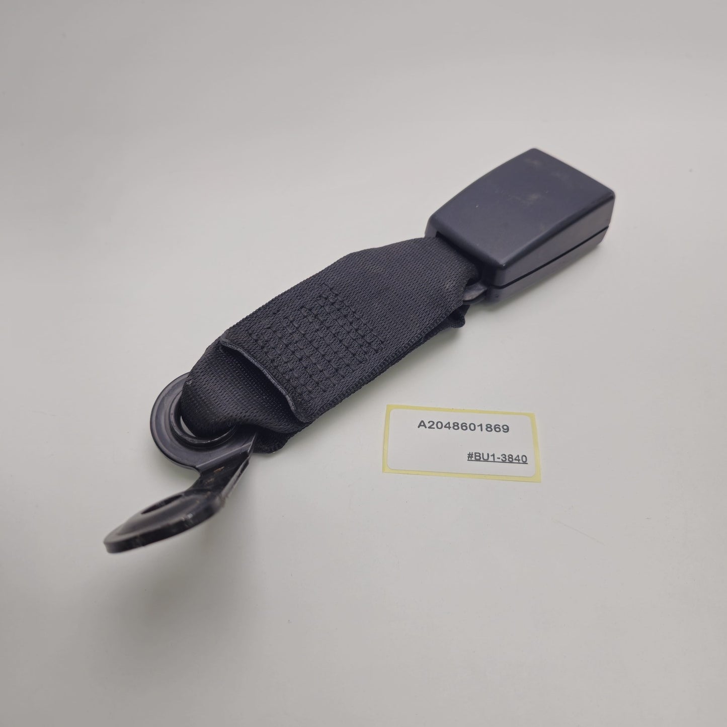 2008-2011 Mercedes-Benz C350 Seat Belt Buckle Right Center Rear A2048601869
