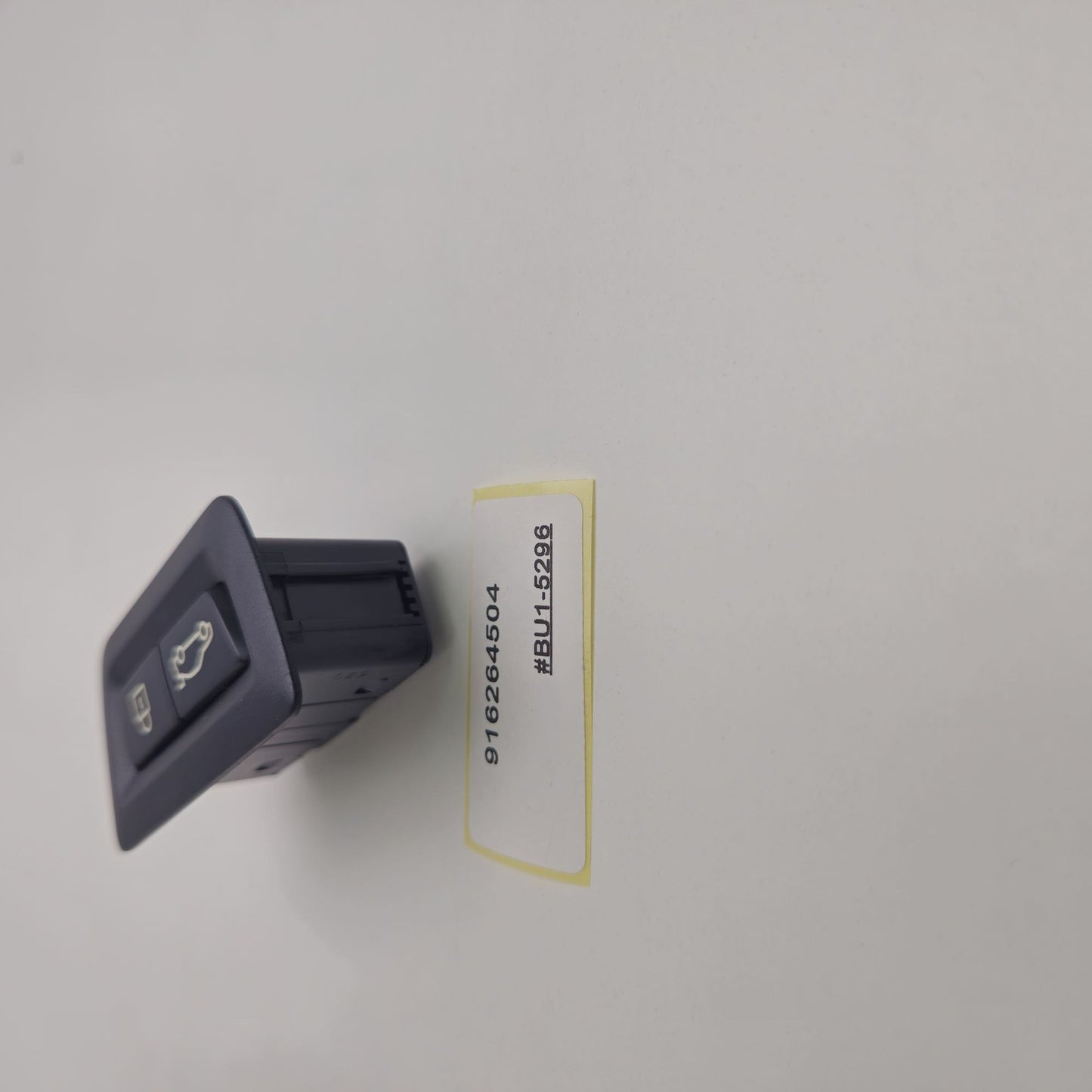 2012 BMW 750i Trunk Lid Central Lock Switch 916264504